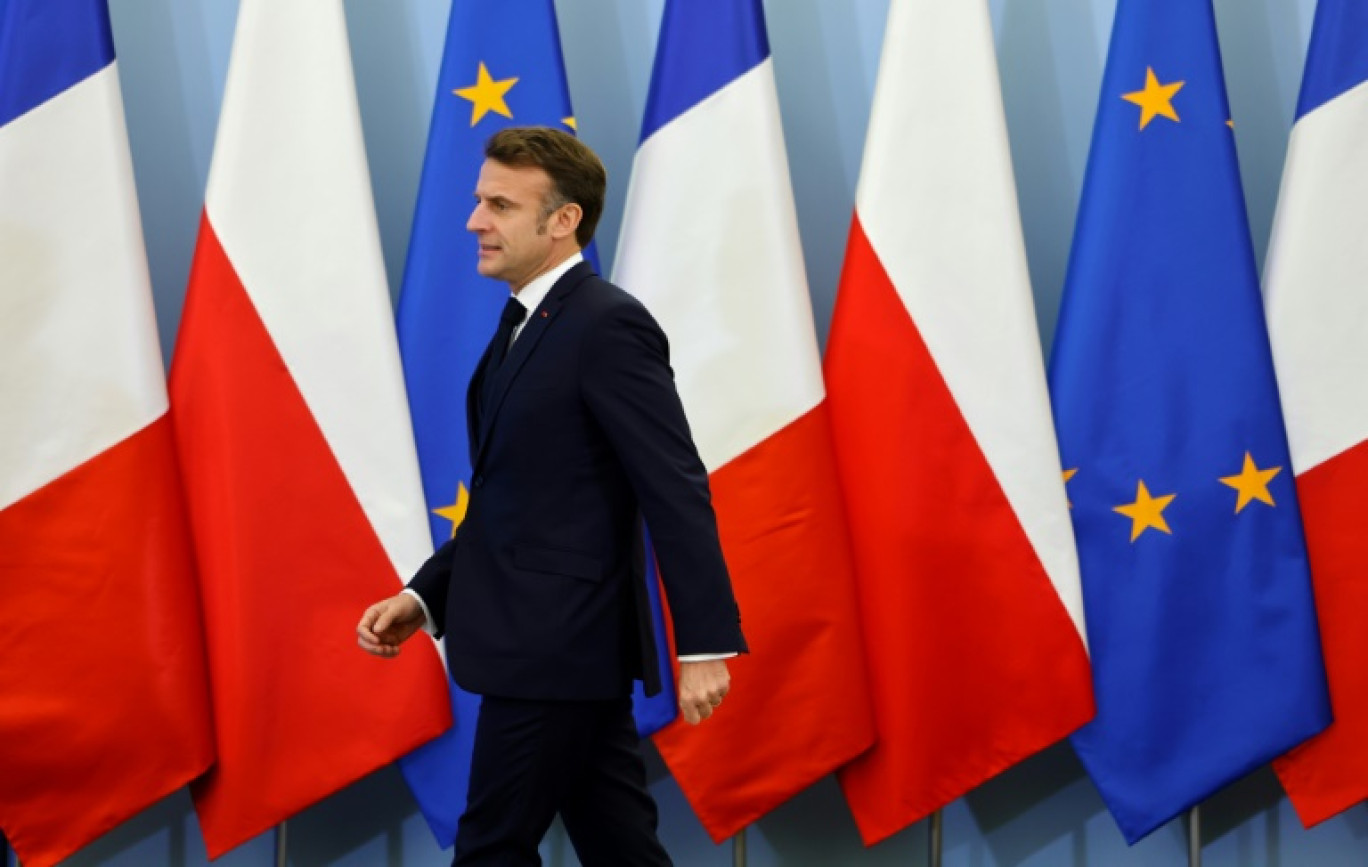 Michel Barnier, à gauche et le nouveau Premier ministre François Bayrou, à droite, à Matignon, à Paris, le 13 décembre 2024 © Bertrand GUAY