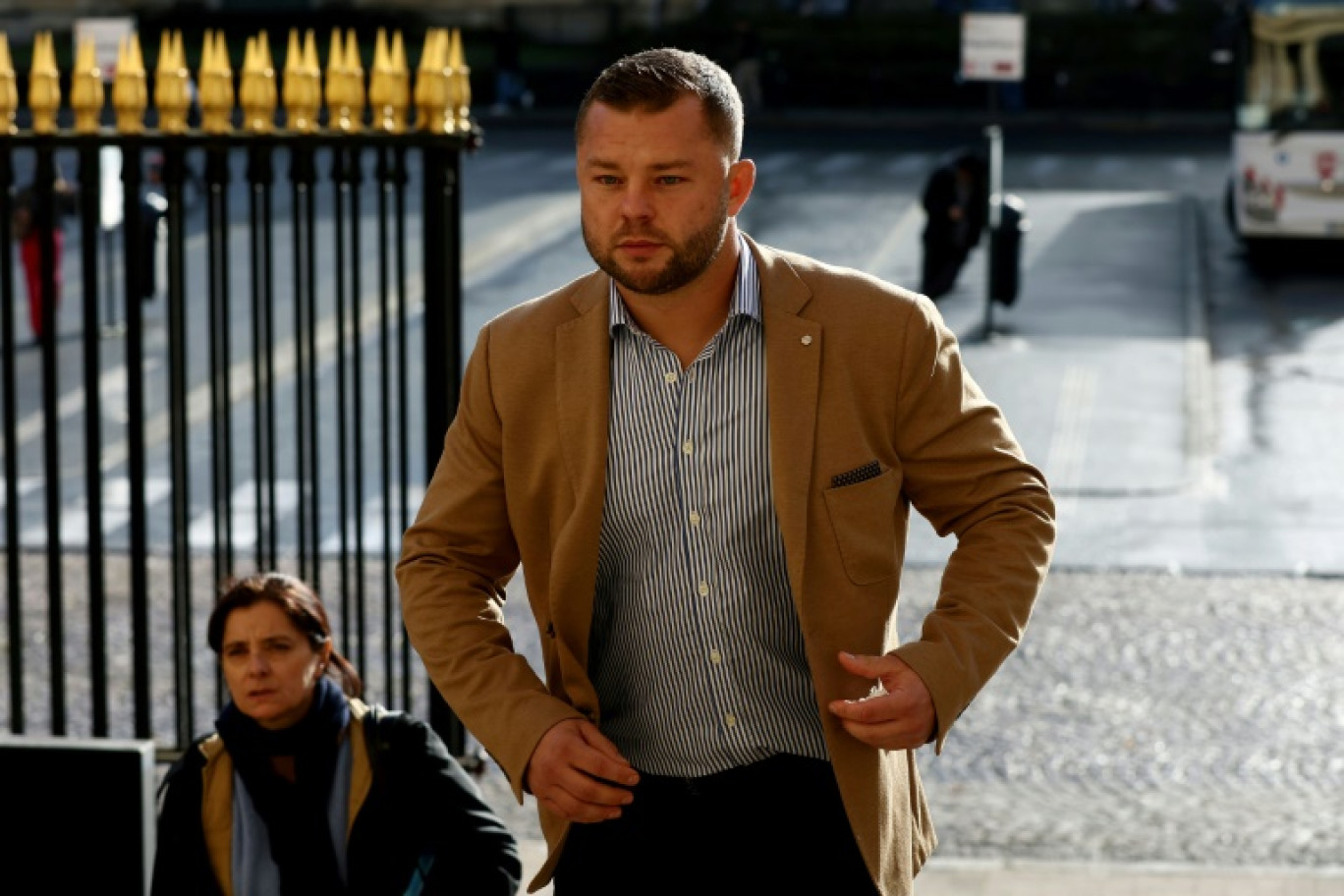 Le rugbyman Loïck Jammes arrive au palais de justice de Bordeaux, le 2 décembre 2024 en Gironde © ROMAIN PERROCHEAU