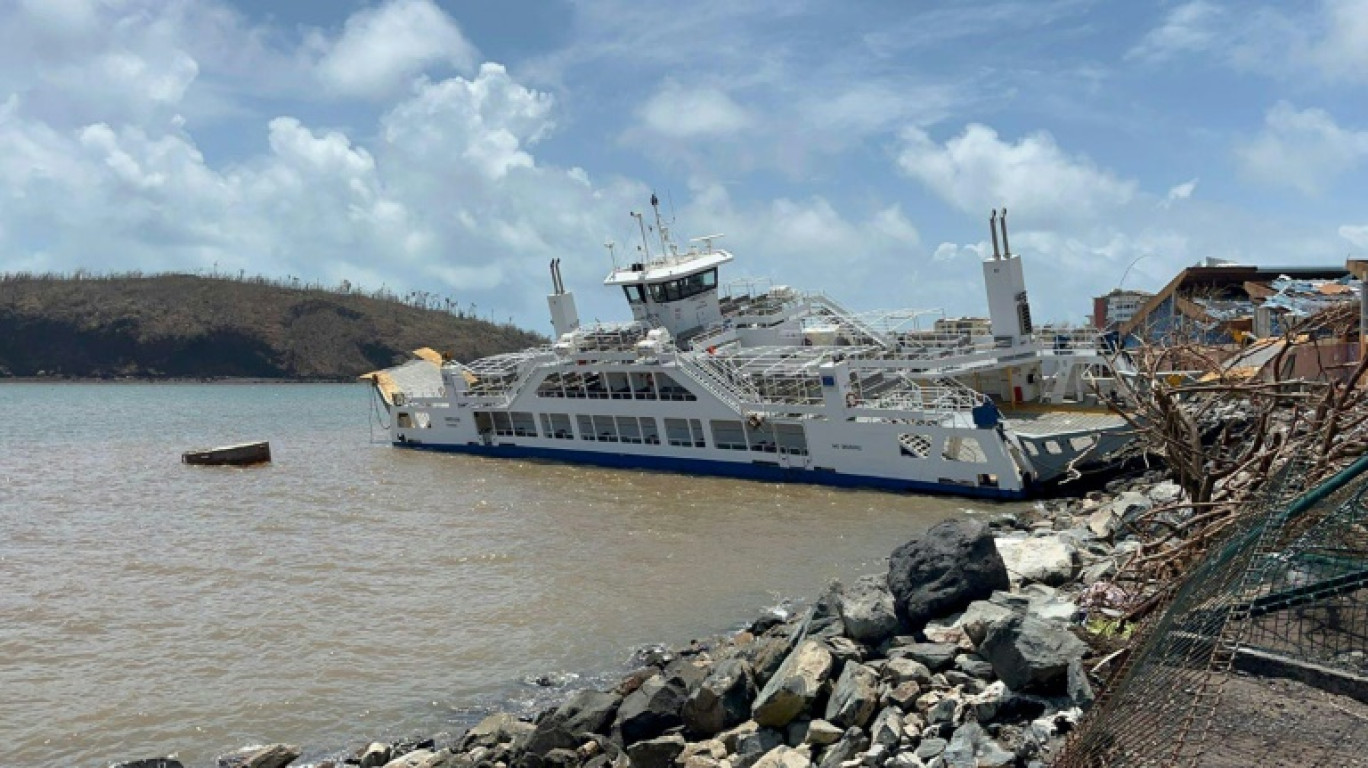 Un bâtiment détruit après le passage du cyclone Chido à Mayotte, dans la capitale Mamoudzou, le 14 décembre 2024 © Daniel MOUHAMADI