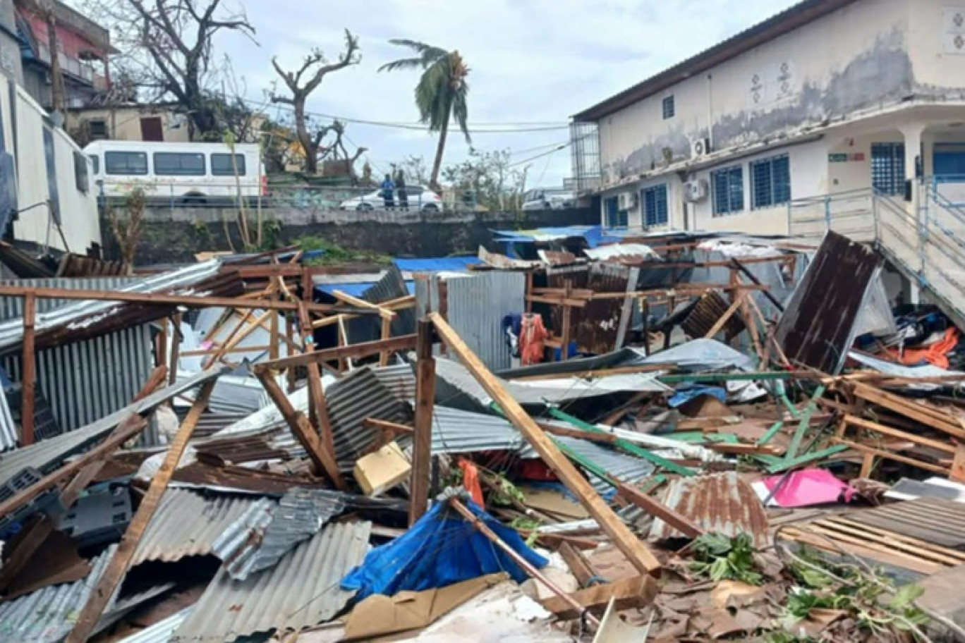 Débris, après le passage du cyclone Chido, à Mayotte, 14 décembre 2024 © Daniel MOUHAMADI