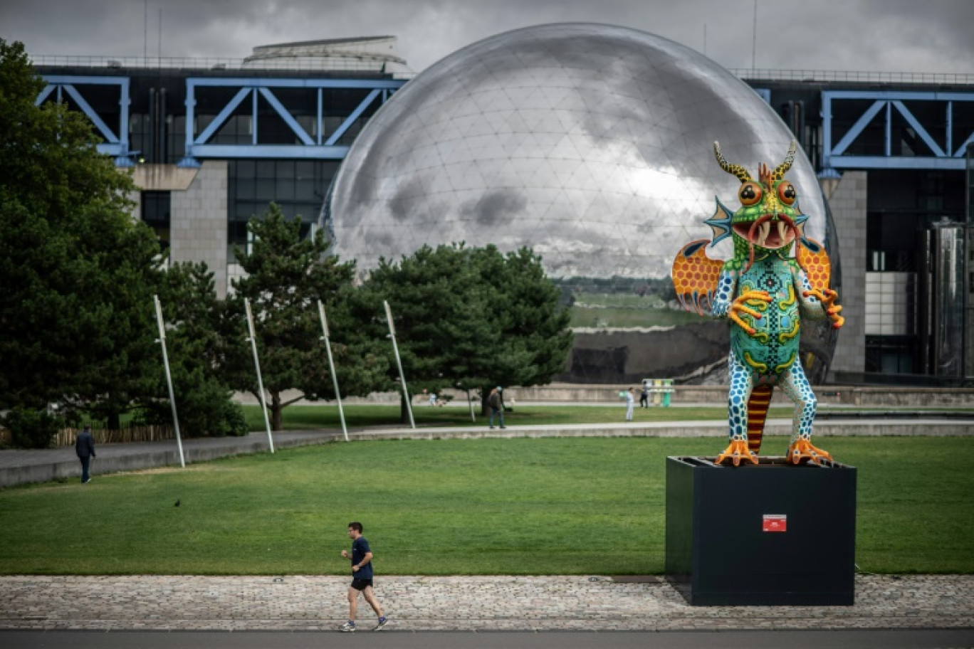 La Géode, dans le parc de la Villette, à Paris, le 10 juillet 2020 © Martin BUREAU