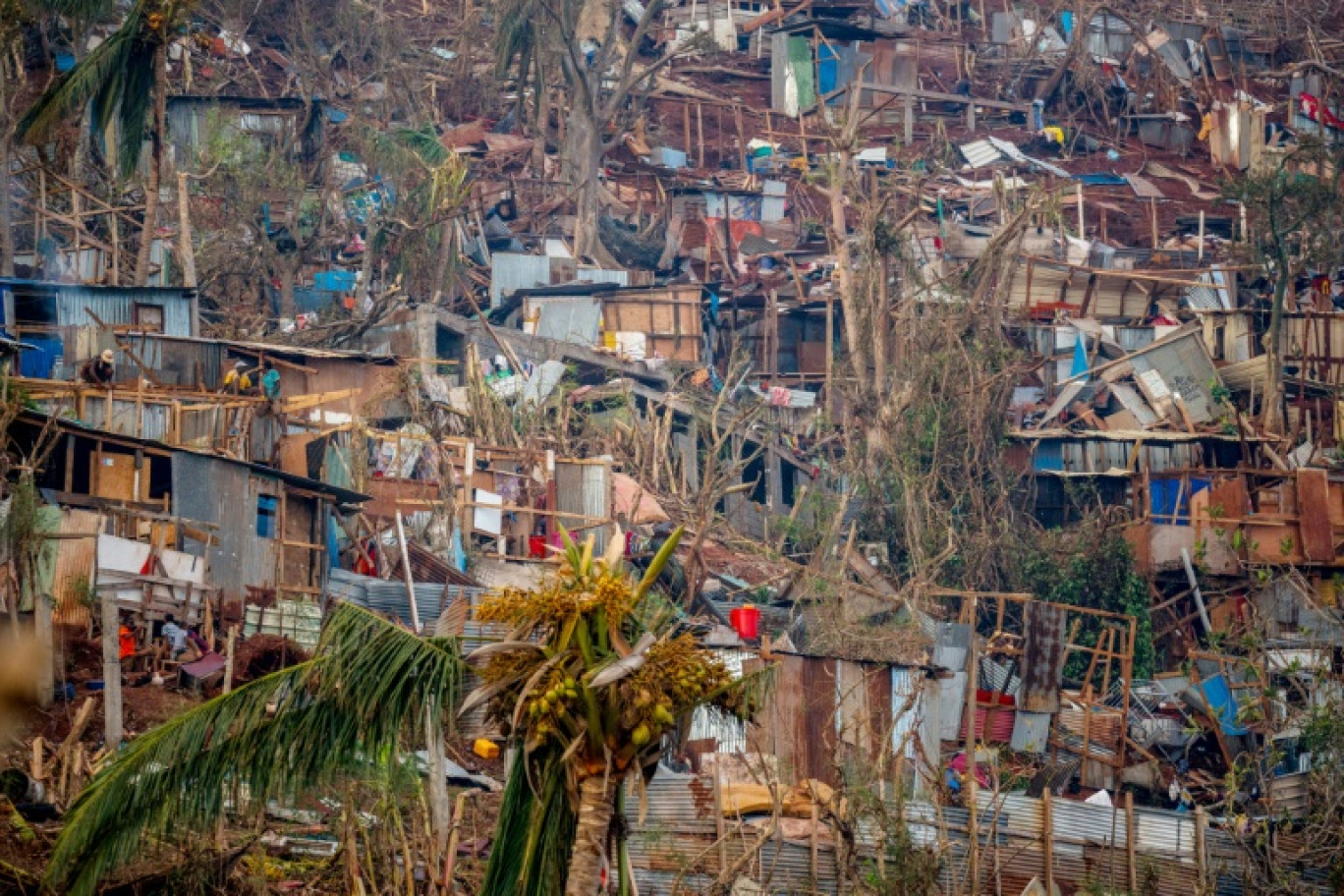 Un bidonville de Mamoudzou, la capitale de Mayotte, ravagé par le cyclone Chido, le 17 décembre 2024 © DIMITAR DILKOFF