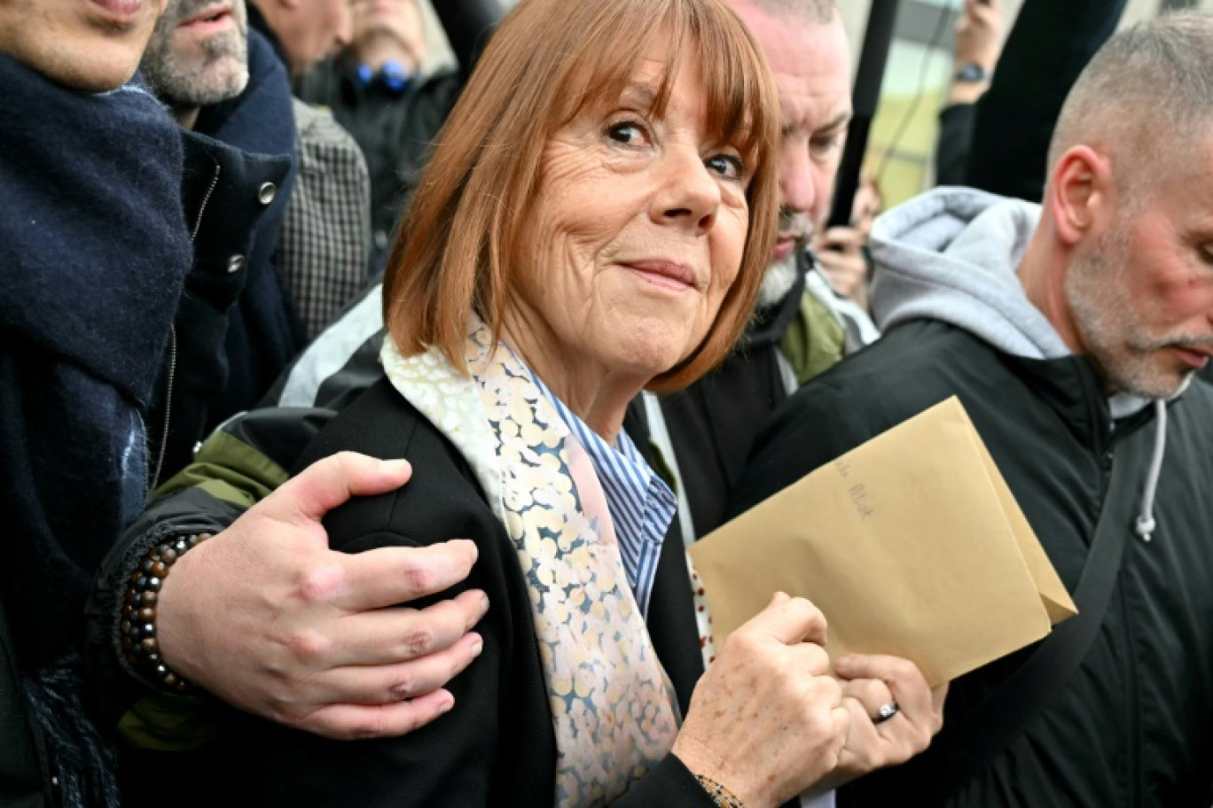 Gisèle Pelicot quitte le palais de justice à Avignon le 19 décembre 2024 © Miguel MEDINA