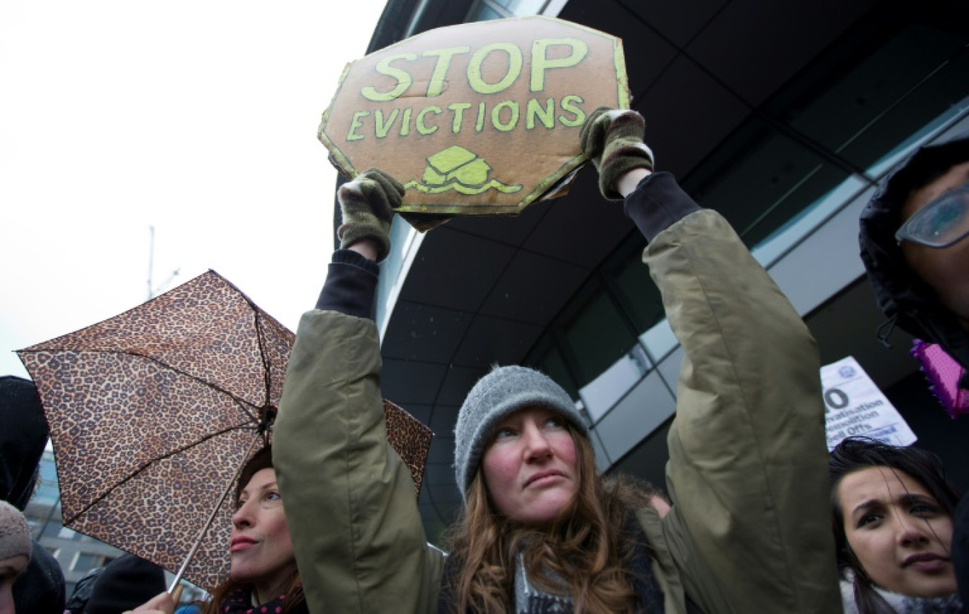 Une pancarte sur laquelle on peut lire "Stop aux expulsions" lors d'une manifestation devant l'hôtel de ville de Londres, le 31 janvier 2015 © JUSTIN TALLIS