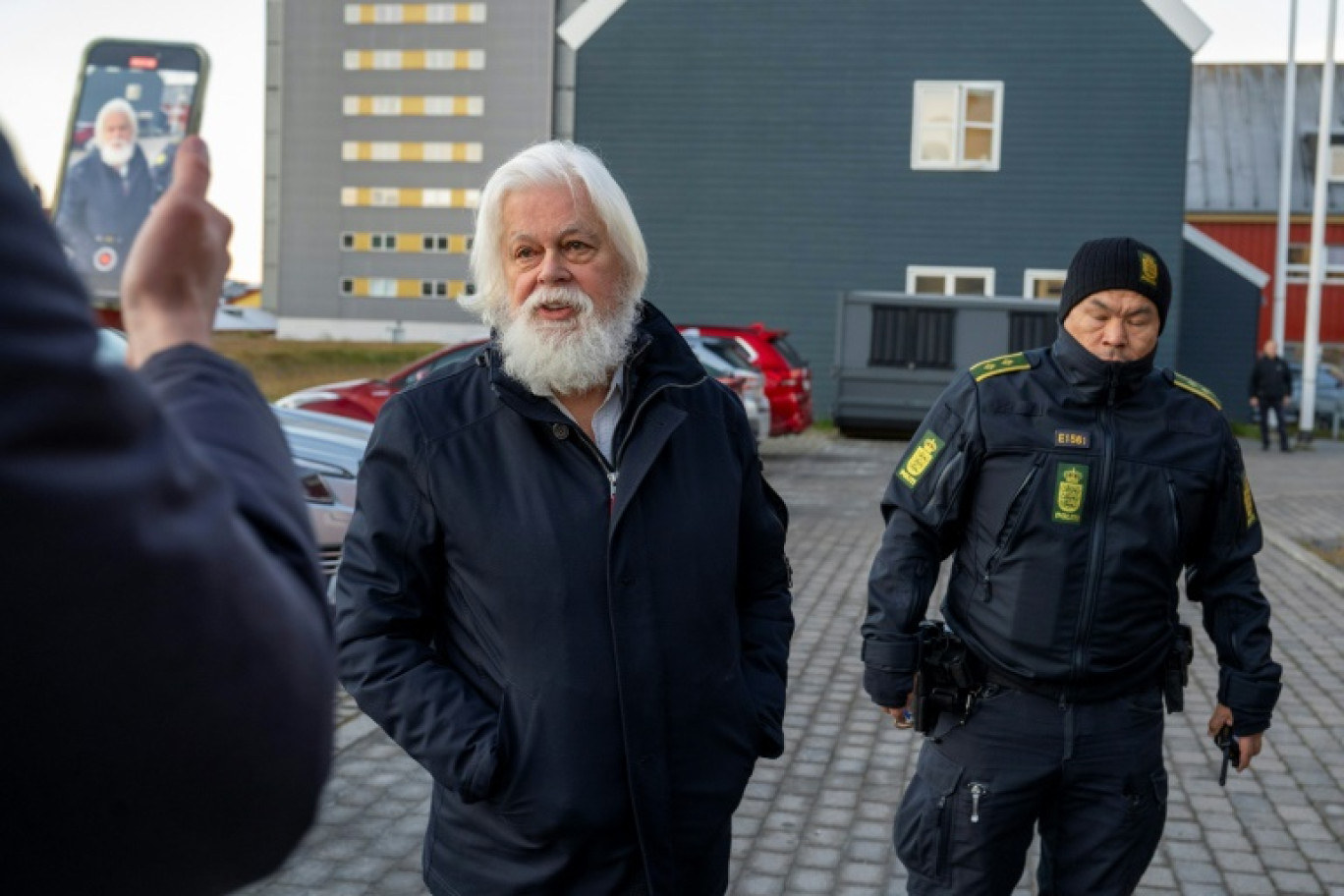 Le défenseur des baleines Paul Watson, ici le 2 octobre 2024 à Nuuk au Groenland, est arrivé le 20 décembre en France © Leiff Josefsen