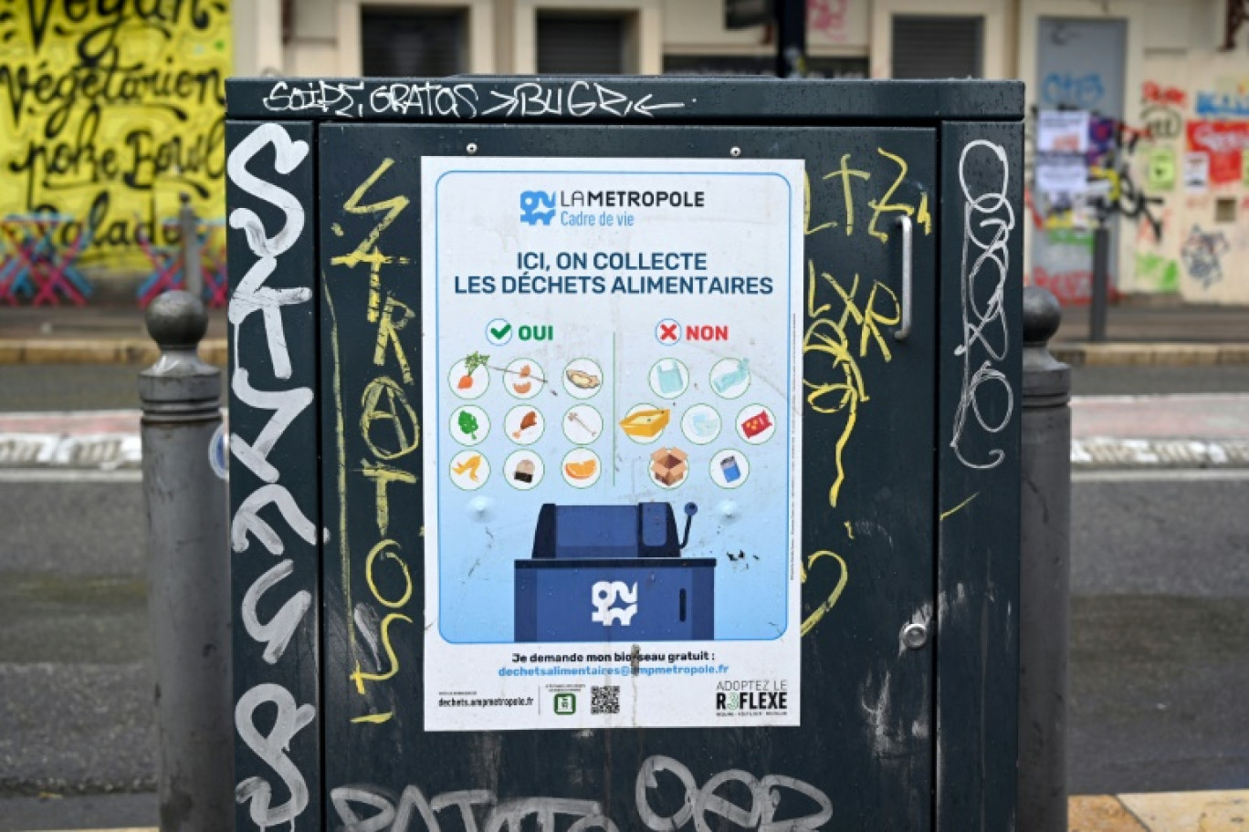 Un point de collecte des déchets alimentaires le 9 janvier 2024 à Marseille © Nicolas TUCAT