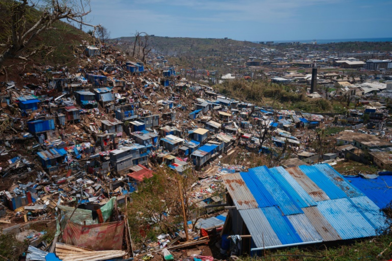 Le bidonville de Kawéni ravagé par le passage du cyclone Chido à Mayotte, le 20 décembre 2024 à Mamoudzou © DIMITAR DILKOFF