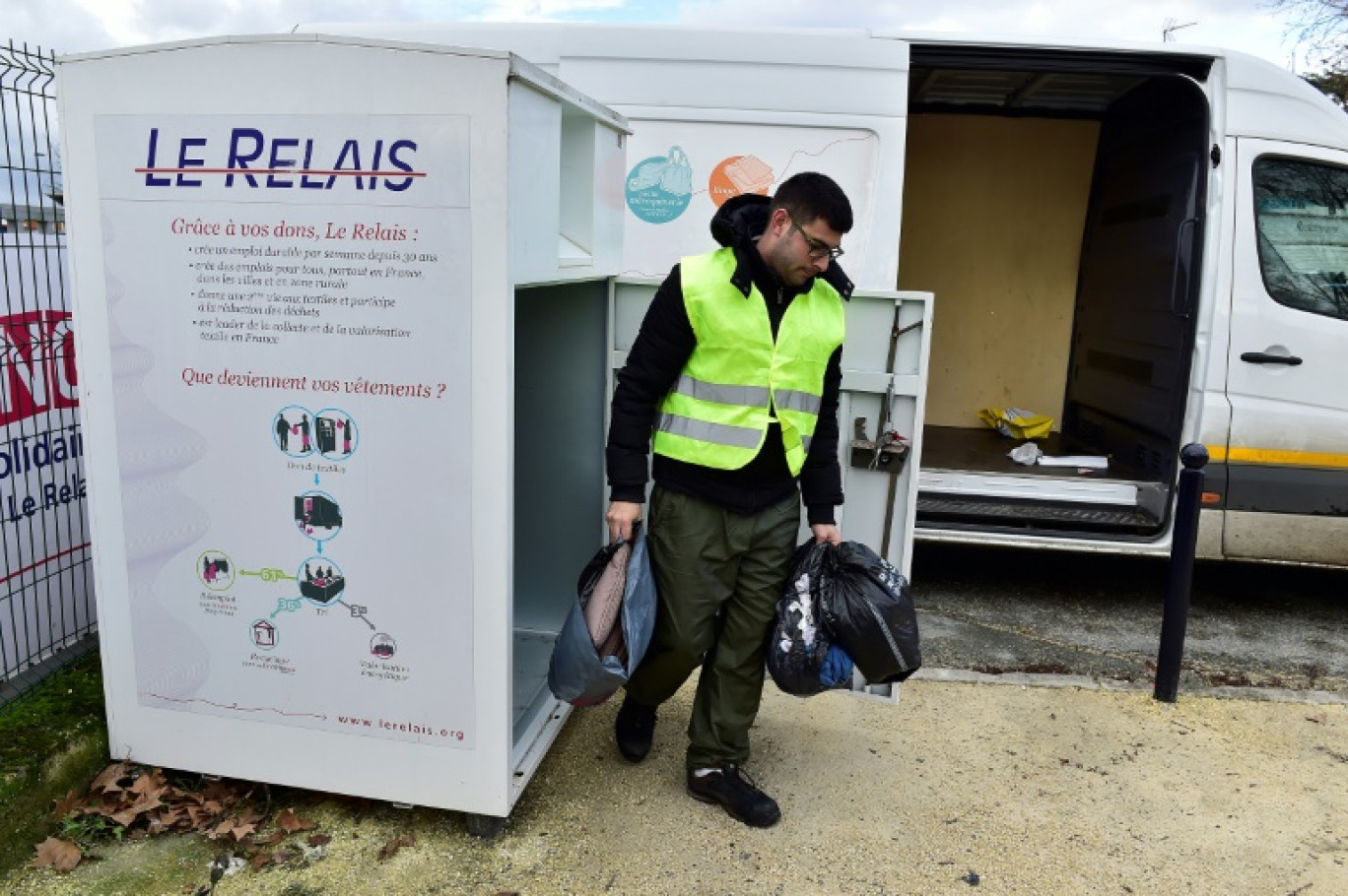 La France, bonne élève aux niveaux européen et mondial en matière de valorisation des déchets textiles, voit sa filière menacée par l'Asie depuis l'été © GEORGES GOBET