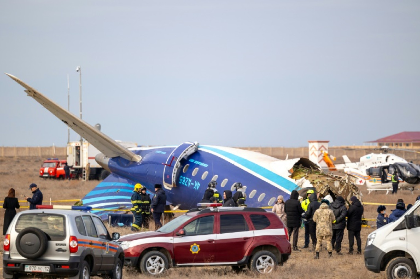 Le site du crash d'un avion de ligne d'Azerbaijan Airlines près de la ville d'Aktau, le 25 décembre 2024 dans l'ouest du Kazakhstan © Issa Tazhenbayev