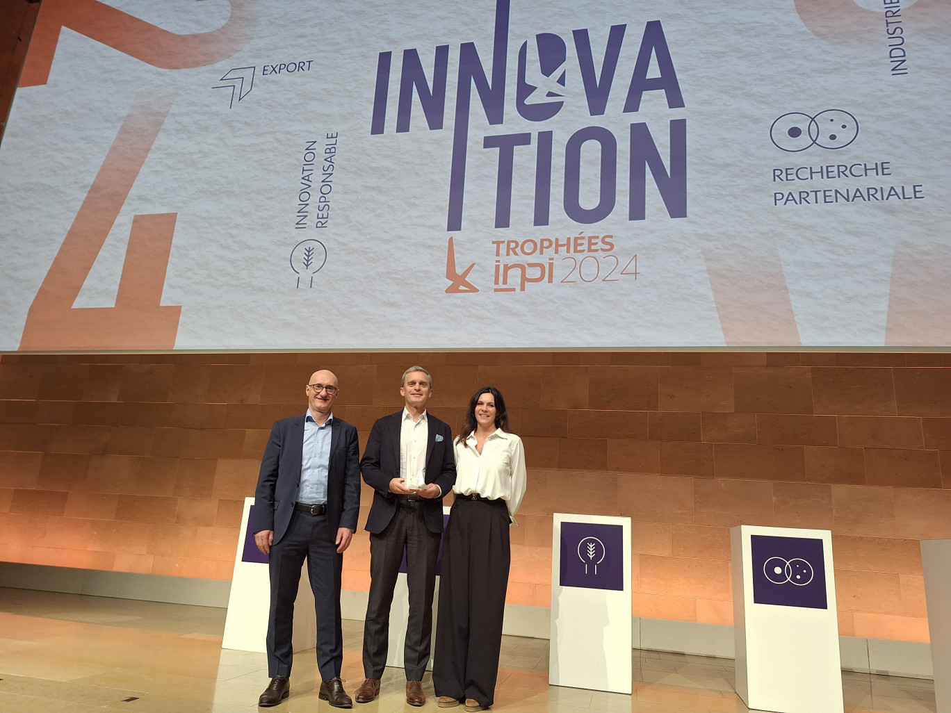 Laurent de la Brosse a reçu le trophée innovation de l’Inpi dans la catégorie « Industrie ». @Adhex