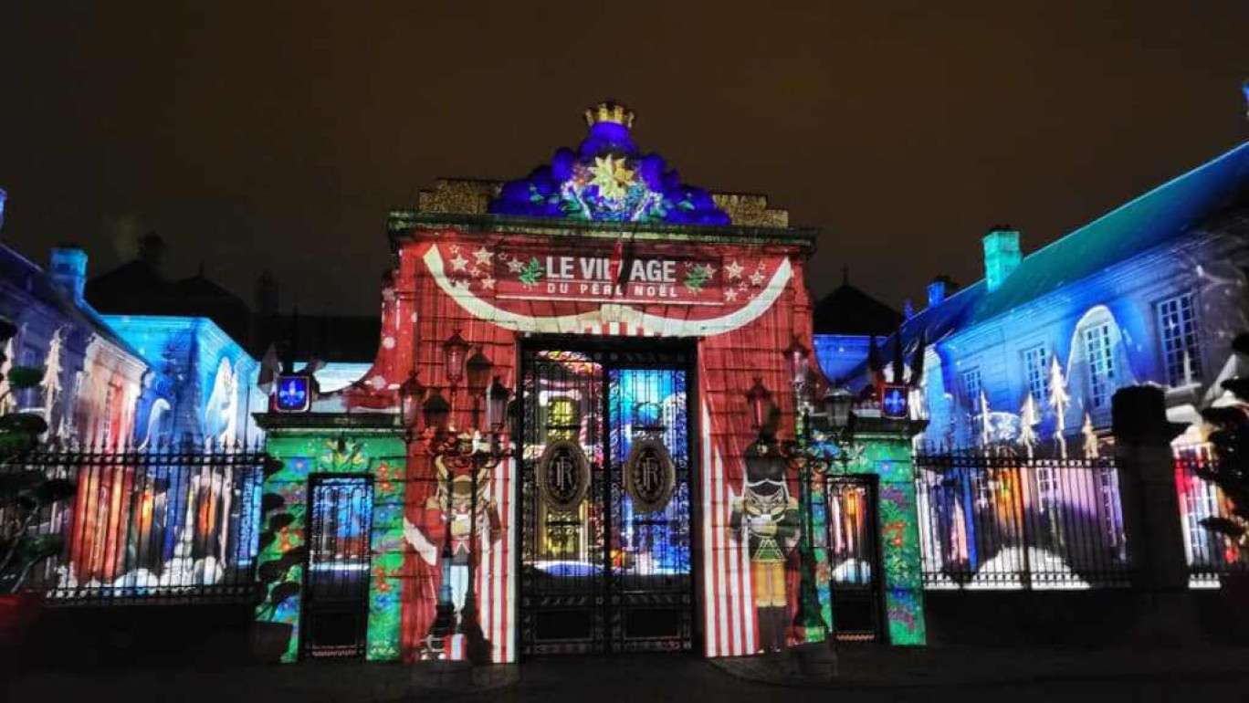 L'Hôtel de Ville devient le village du père Noël... (c) Ville de Soissons