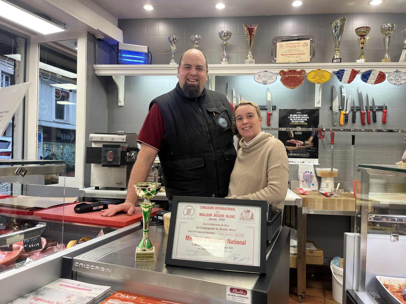 Peter et Emilie Laforest dans leur boucherie de Laon.