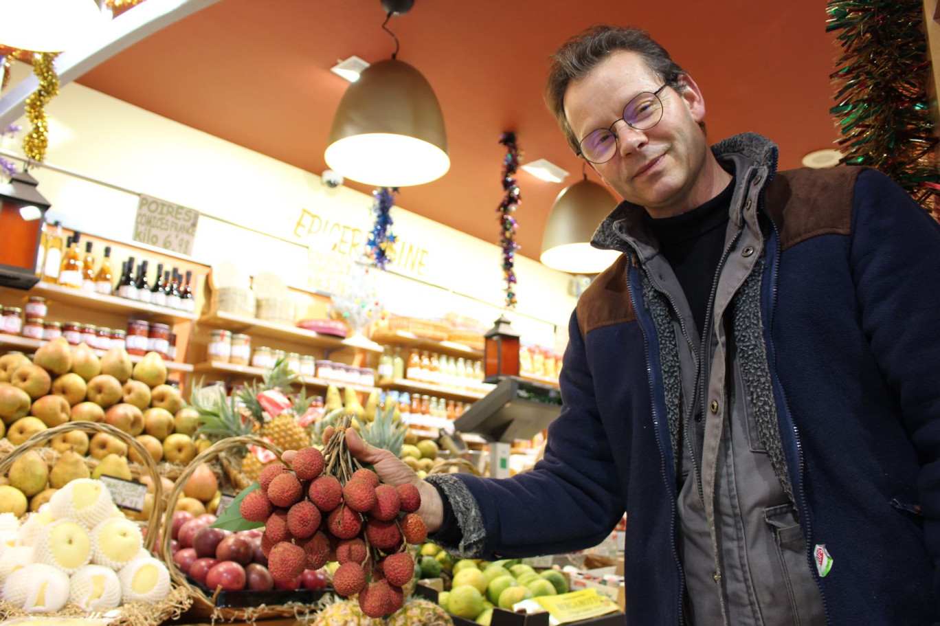 David Souply présente son produit numéro 1 à Noël : le litchi.