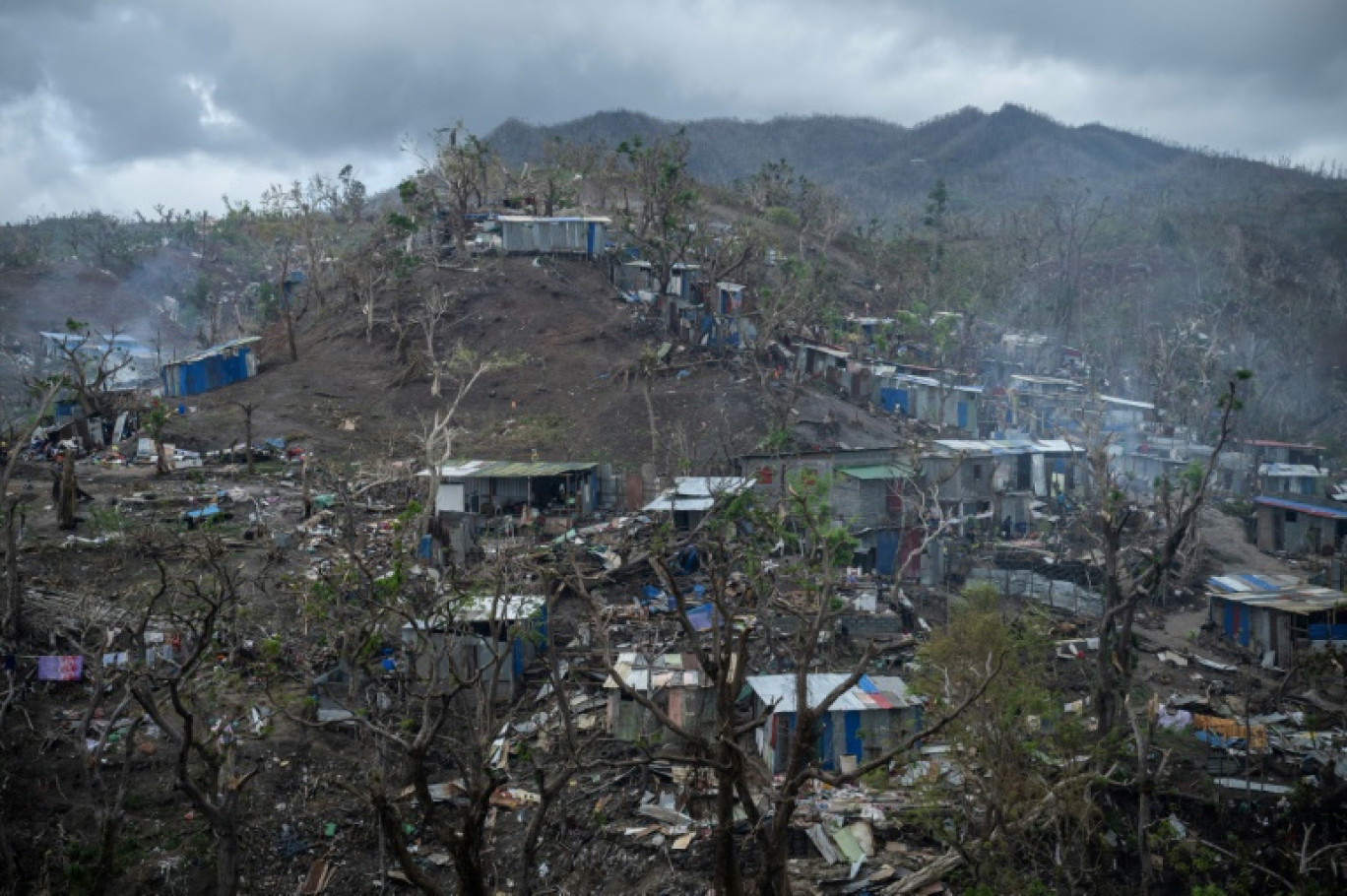 Des cabanes de tôles déjà reconstruites à Cavani, quartier pauvre de Mamoudzou, à Mayotte, le 2 janvier 2025 © JULIEN DE ROSA