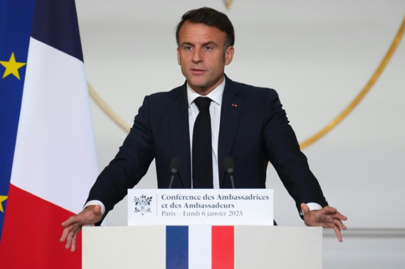 Le président Emmanuel Macron devant les ambassadeurs français, le 6 janvier 2025 à Paris © Aurelien Morissard