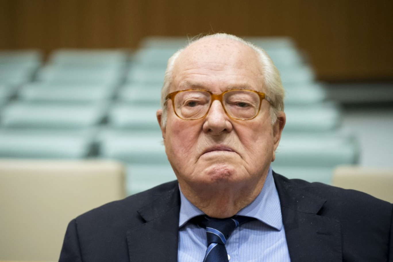 Un "visionnaire" et un "patriote" pour l'extrême droite, un "être abject, raciste et antisémite pour la gauche", "figure historique" pour l'exécutif qui marche sur des œufs... les réactions à la mort de Jean-Marie Le Pen sont contrastées © JOHN THYS