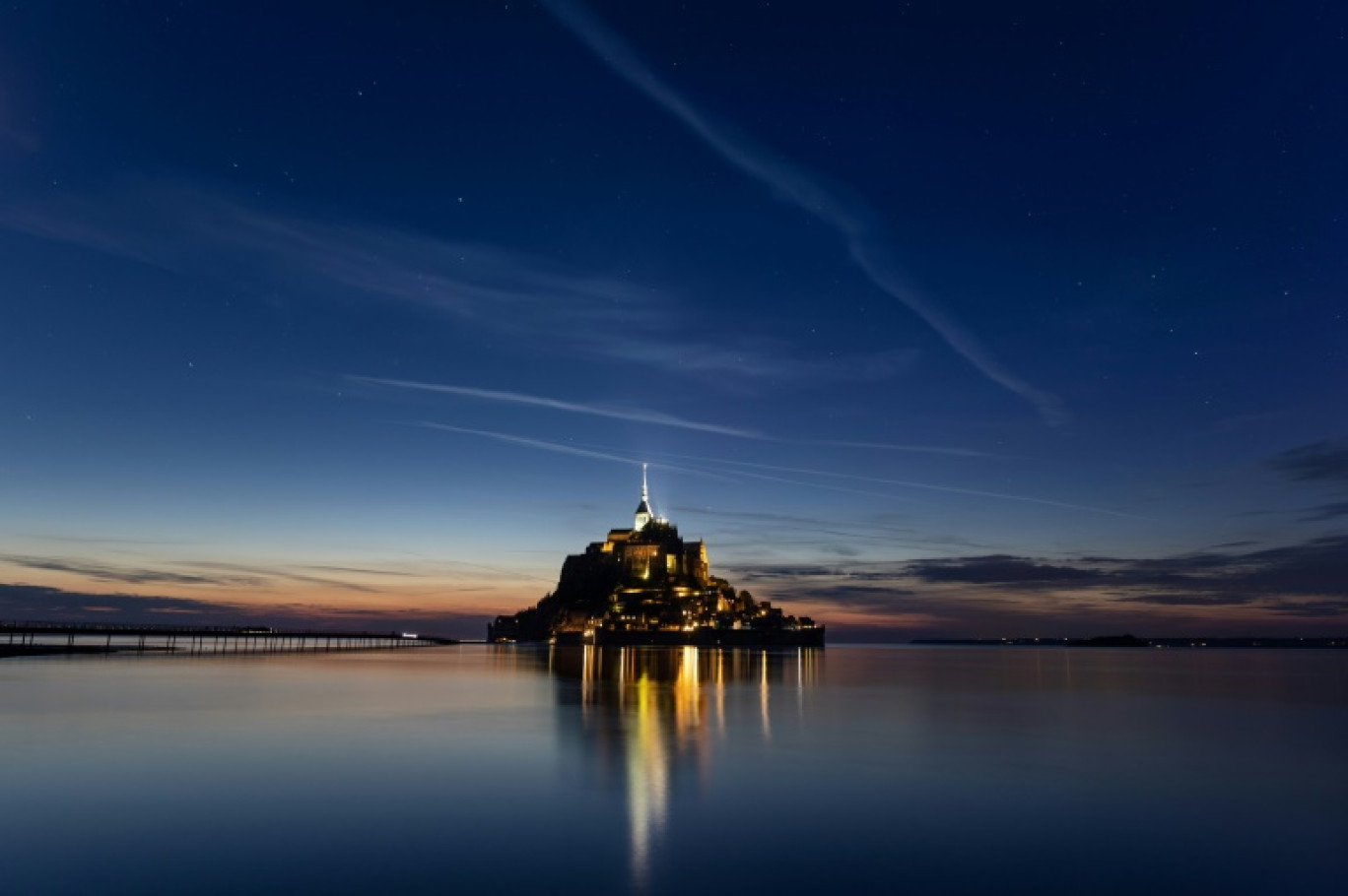 Plus de 2,7 millions de personnes ont visité le Mont-Saint-Michel en 2024, une fréquentation en baisse de près de 5% sur un an, attribuée à la météo maussade et aux JO de Paris © Fred TANNEAU