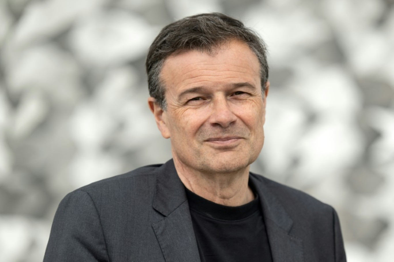 Olivier Mantei, le directeur général de la Cité de la Musique à la Philharmonie de Paris, pose devant la Philharmonie de Paris à Paris le 11 mai 2023 © BERTRAND GUAY