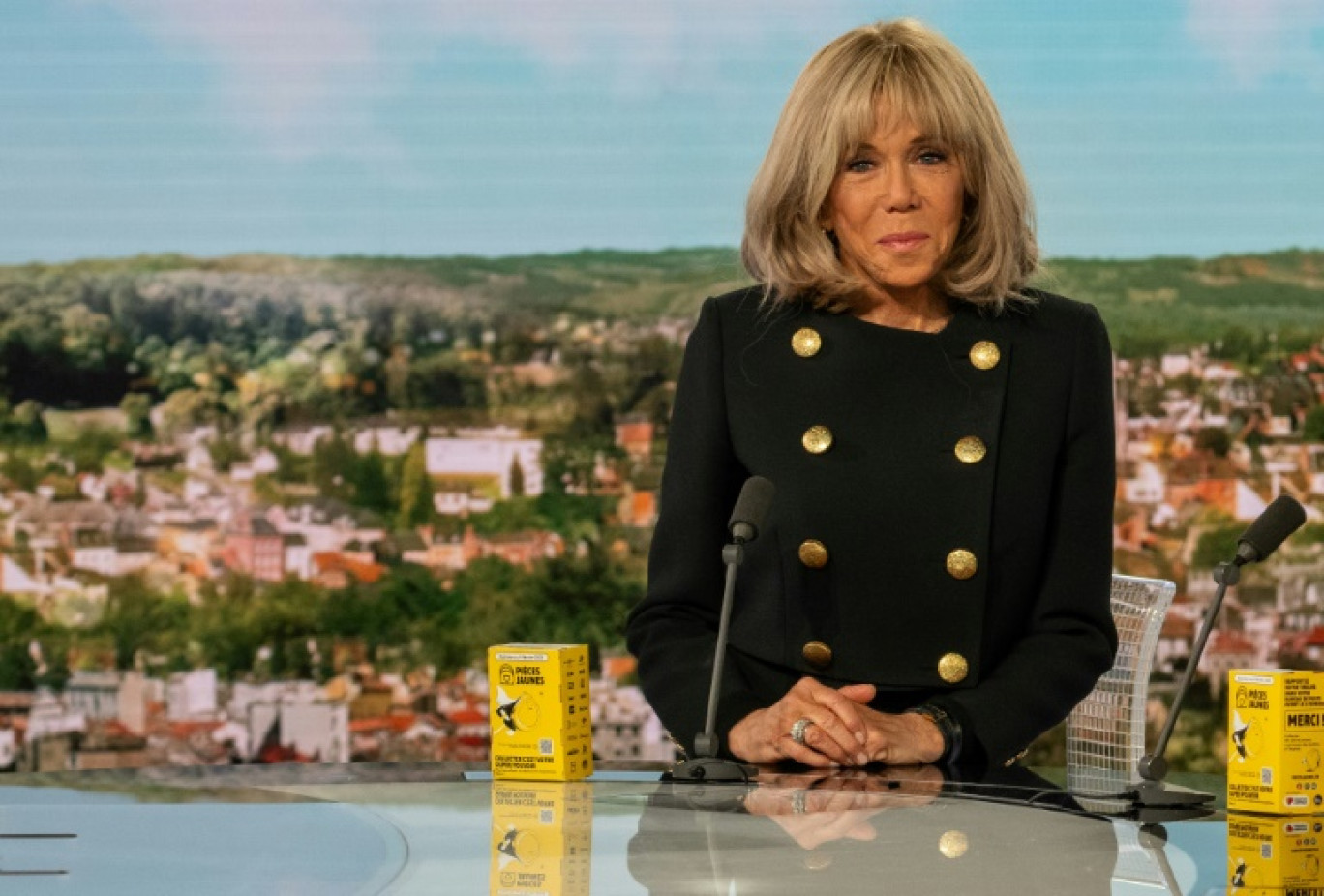 Brigitte Macron sur le plateau de TF1 le 6 janvier 2025 à Boulogne-Billancourt, près de Paris, pour une interview diffusée le 8 janvier au journal de 13h00 © Martin LELIEVRE