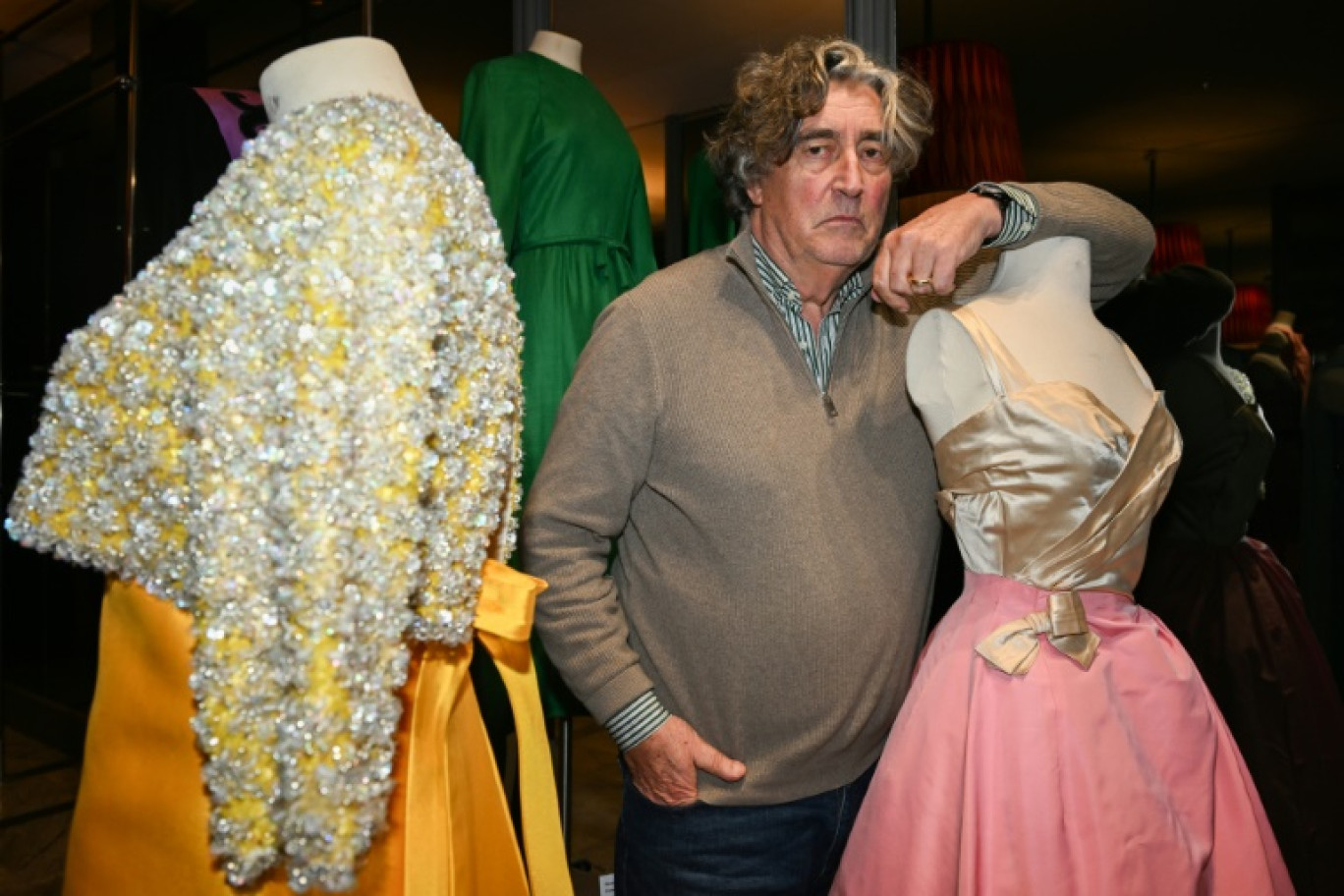 "L'antiquaire de la mode" Didier Ludot dans sa boutique du Palais Royal avant sa fermeture, à Paris, le 8 janvier 2025 © Anna KURTH