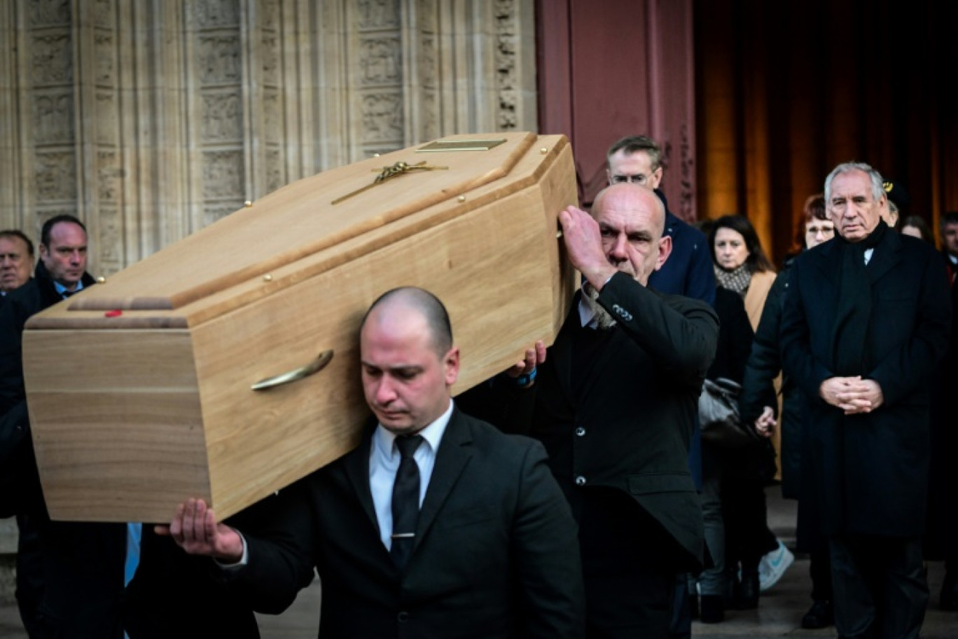 Le Premier ministre François Bayrou lors des obsèques de Anne-Marie Comparini, ancienne présidente de la région Rhône-Alpes région, à la cathédrale Saint-Jean à Lyon, le 11 janvier 2025 © OLIVIER CHASSIGNOLE