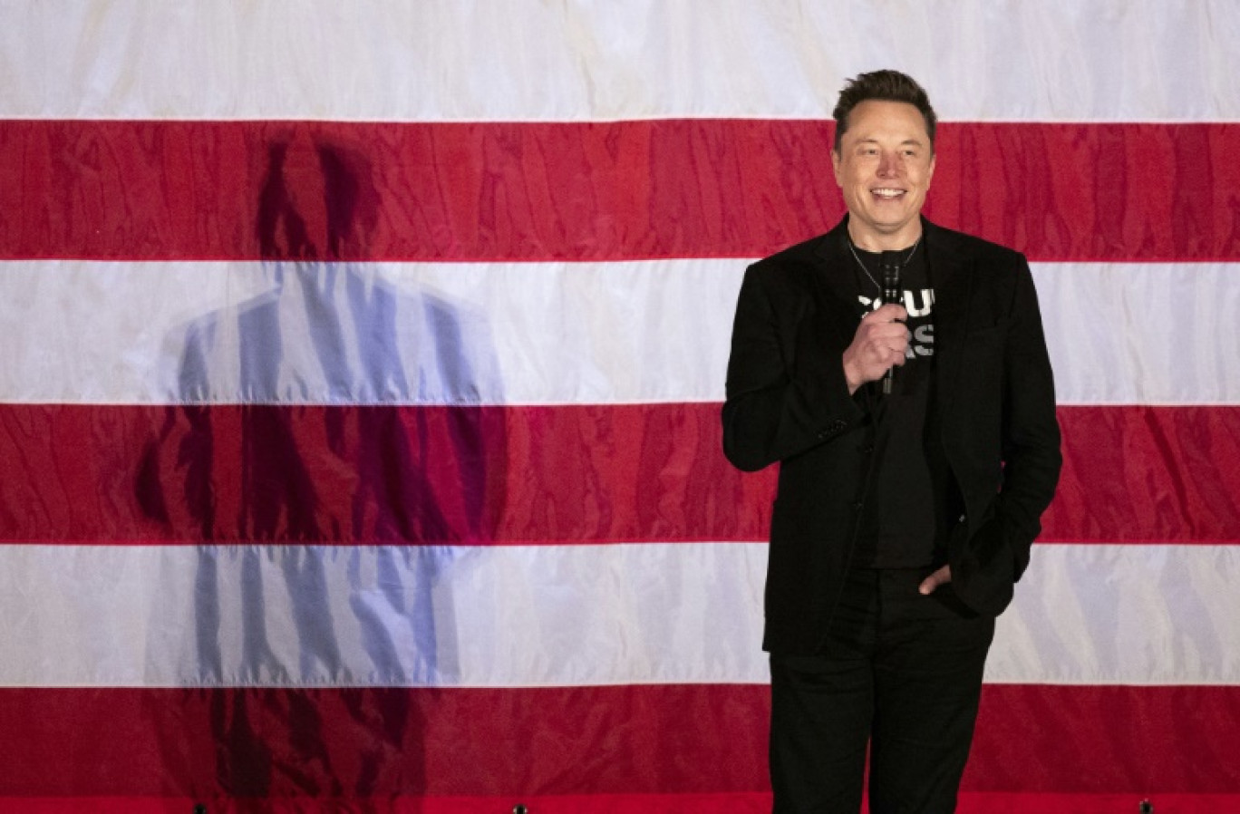 TikTok qualifie de "pure fiction" l'information selon laquelle les autorités chinoises évalueraient la possibilité d'une acquisition par Elon Musk de ses activités américaines
In an unprecedented relationship for modern US history, Trump will be heading into the White House shadowed by an advisor who is not only the world's richest person but matches the incoming president in terms of wild ambition, hard-right politics, and media influence. (Photo by RYAN COLLERD / AFP) © RYAN COLLERD