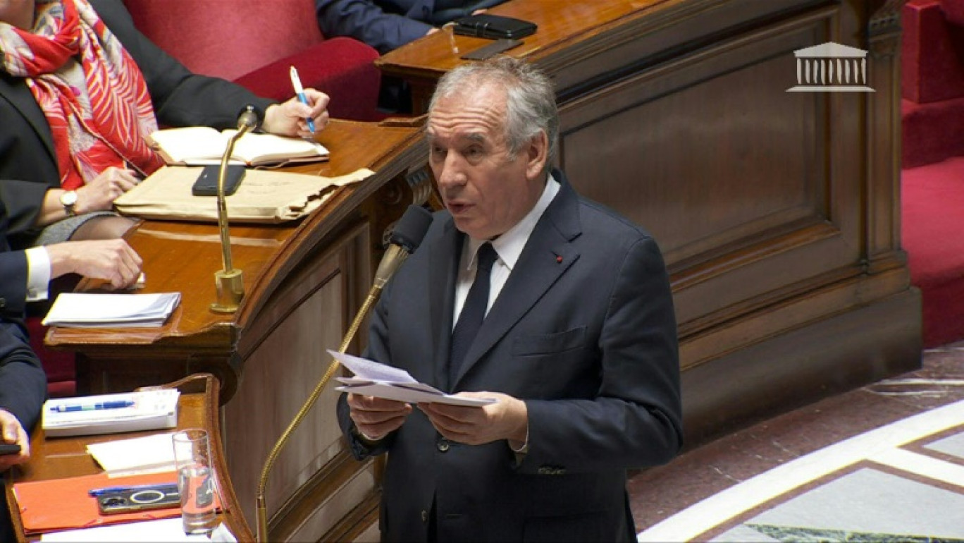 Bayrou veut simplifier l'administration face à une "bureaucratie" jugée "trop lourde"