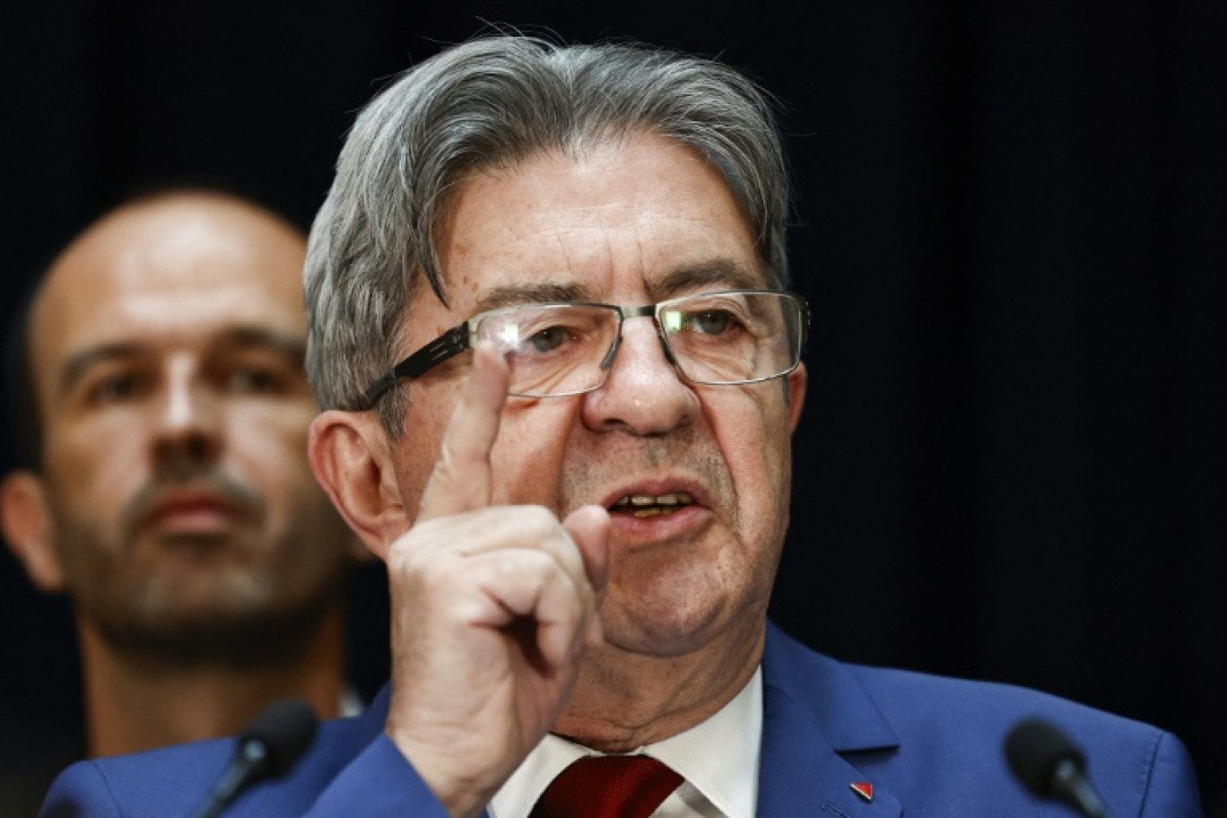 Le PS a mis le Nouveau Front populaire "à terre" en négociant avec le gouvernement sur la réforme des retraites, accuse Jean-Luc Mélenchon © SAMEER AL-DOUMY