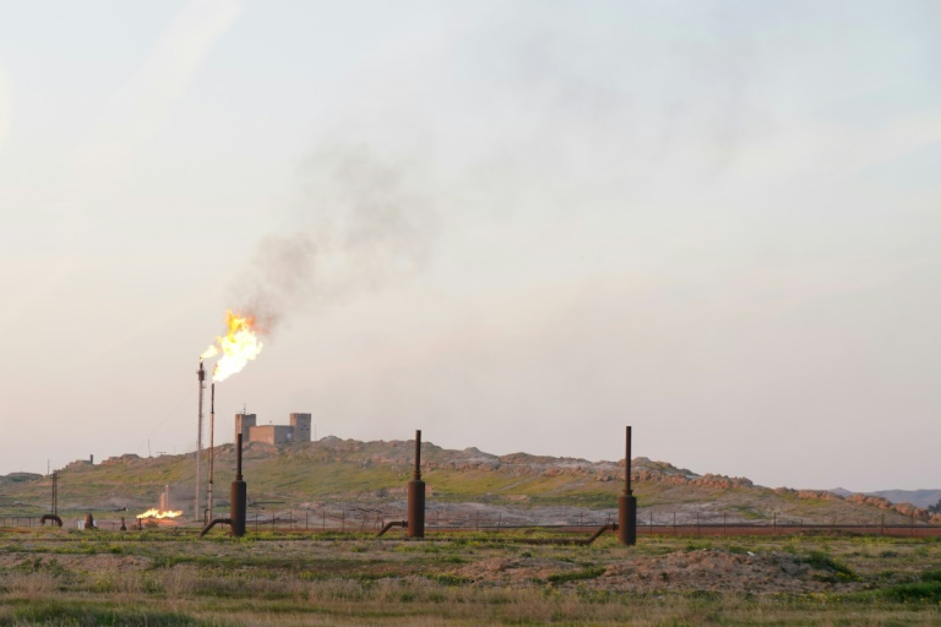 Un champ pétrolier dans la région de Kirkouk, en Irak, le 2 avril 2023 © Marwan IBRAHIM