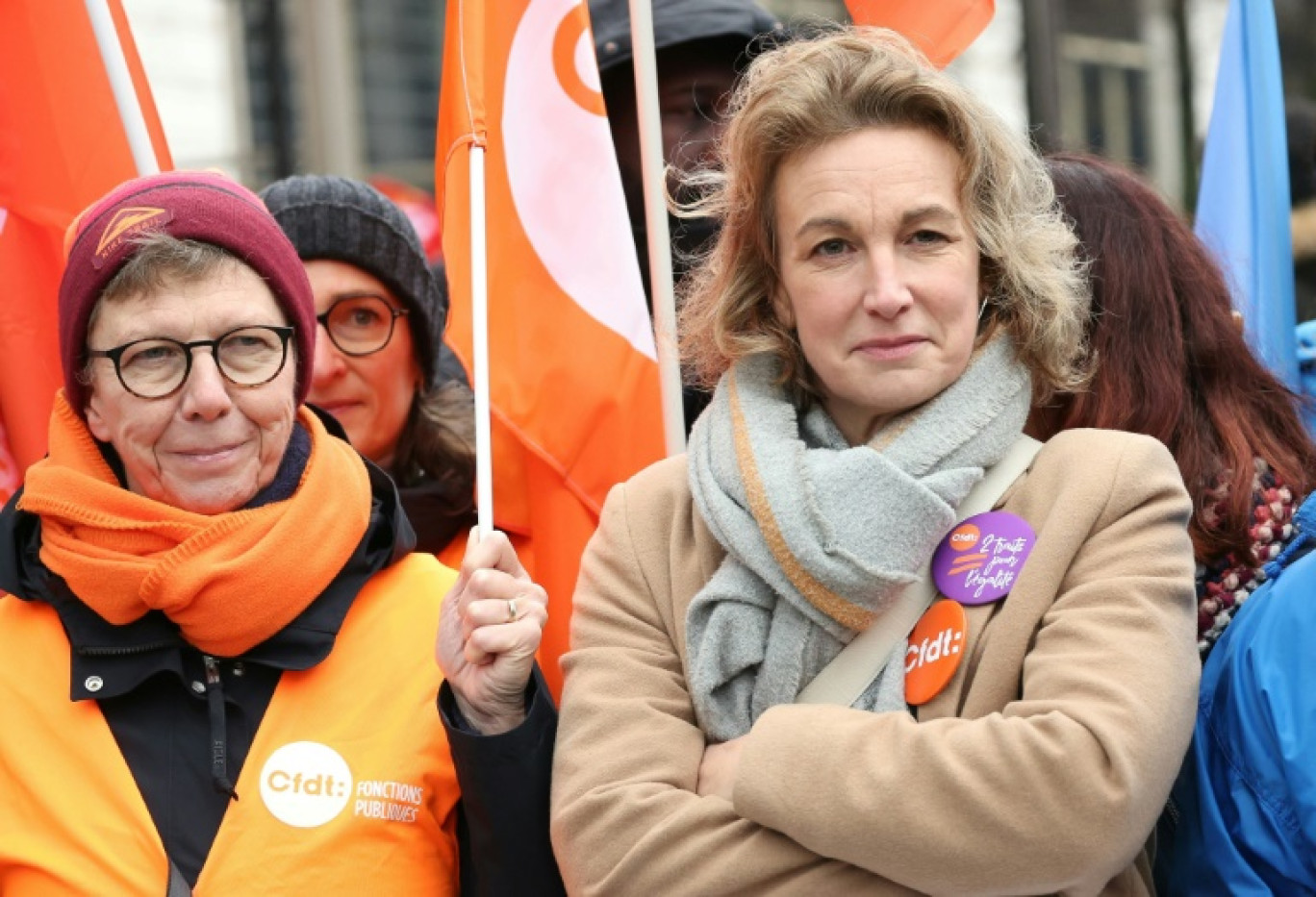 La secrétaire générale de la CFDT, Marylise Léon (d), lors d'une manifestation dans le secteur public, Paris, le 5 décembre 2024 © ALAIN JOCARD