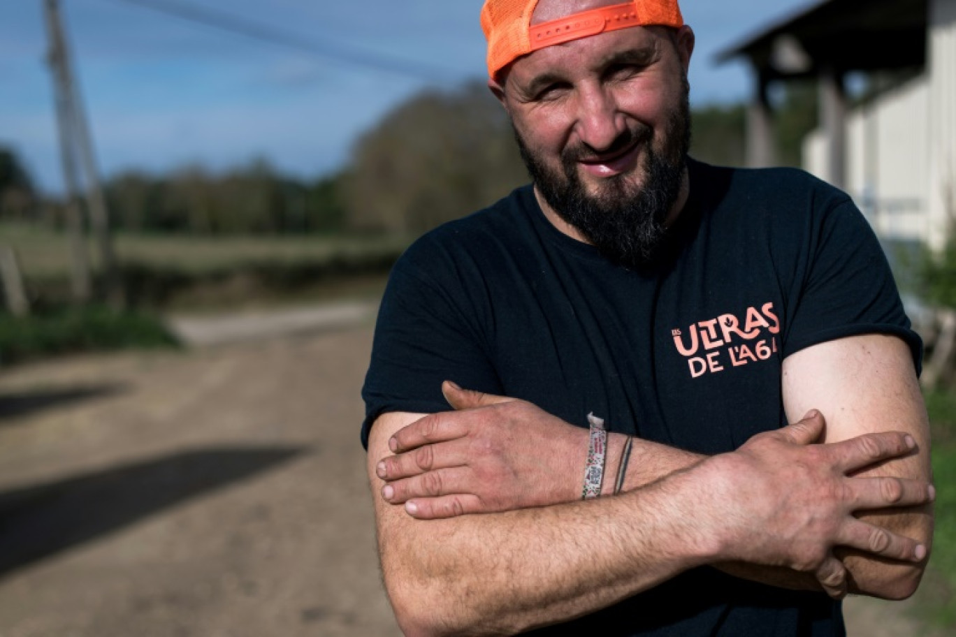 Jérôme Bayle, figure de la colère paysannne, devant sa ferme à Montesquieu-Volvestre, le 5 novembre 2024 en Haute-Garonne © Matthieu RONDEL