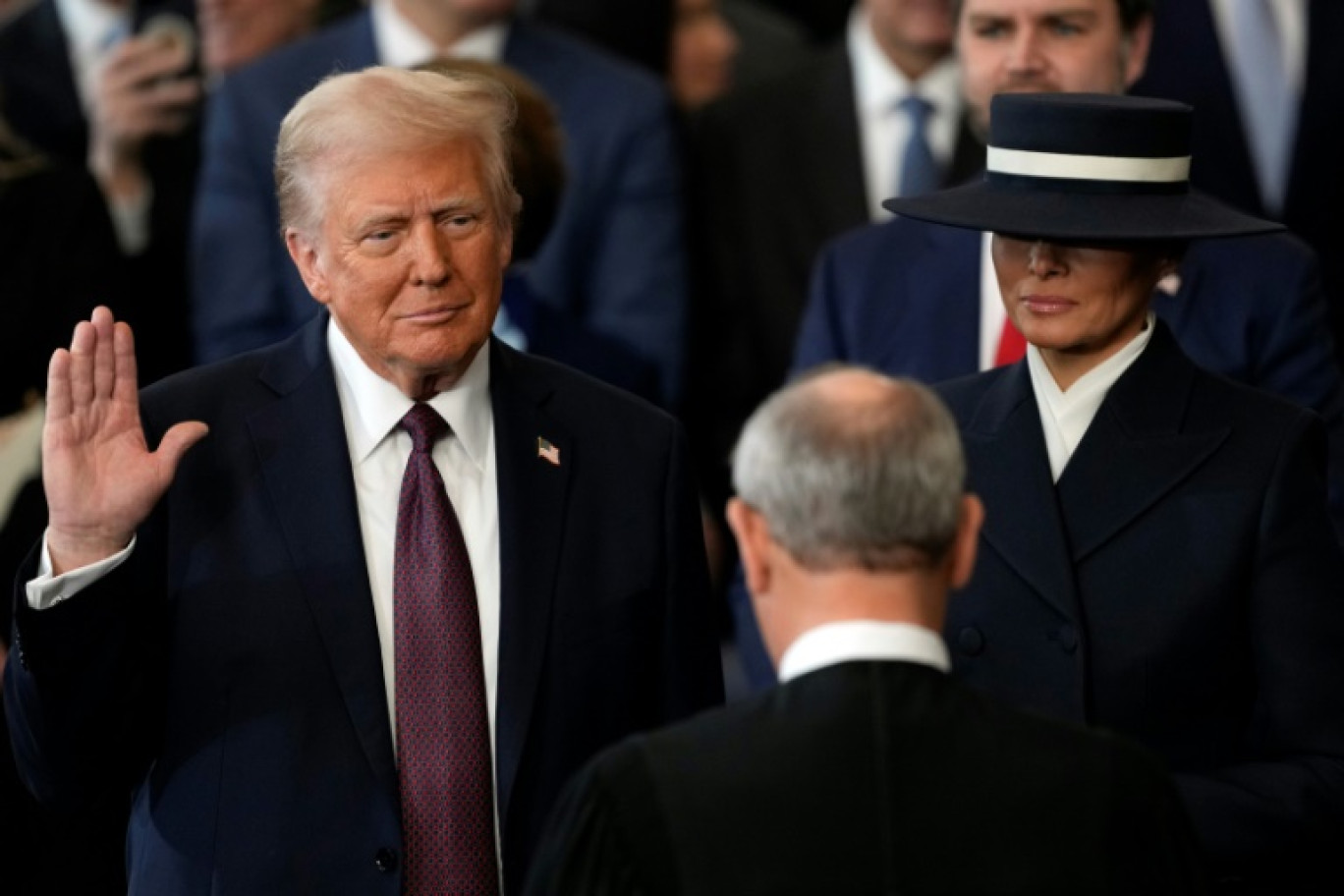 Donald Trump prête serment pour être investi président des Etats-Unis le 20 janvier 2025 à Washington © Julia Demaree Nikhinson