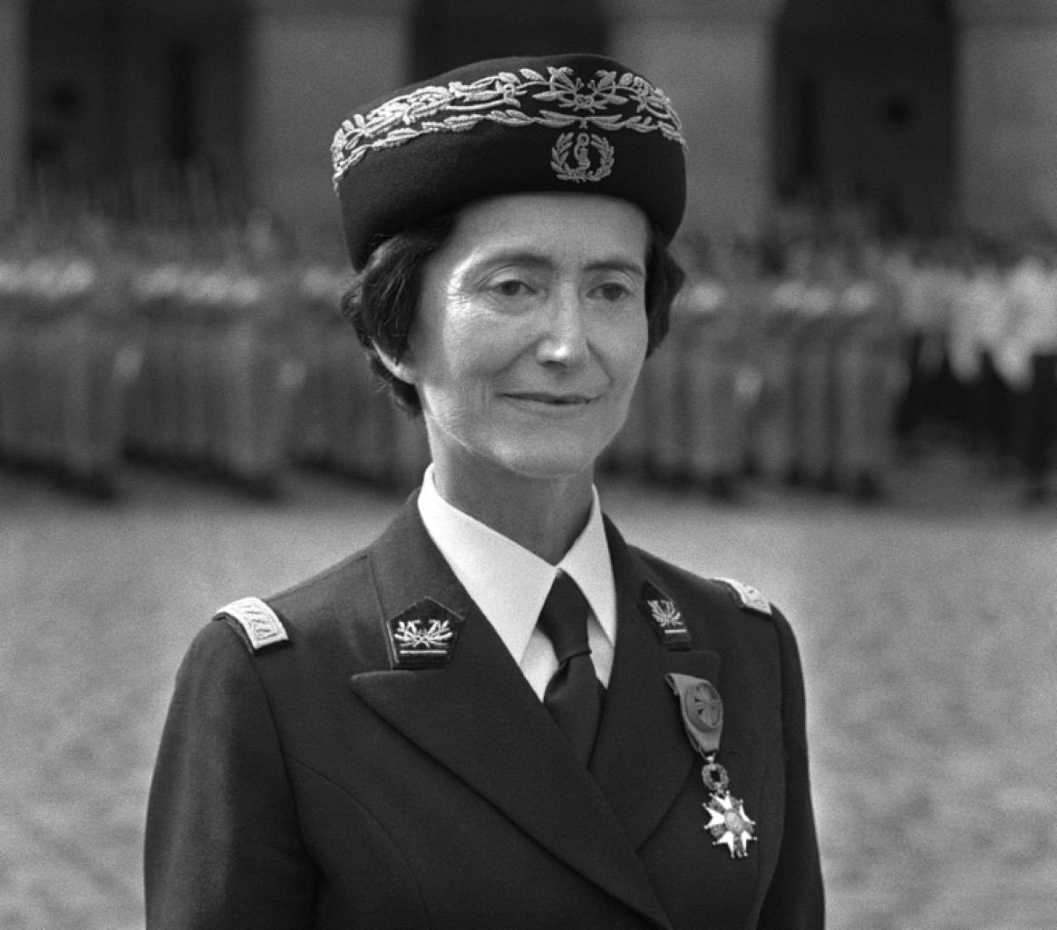 La générale de l'armée française et médecin général du service de santé des armées, Valérie André, le 17 septembre 1981 aux Invalides, à Paris © MICHEL CLEMENT