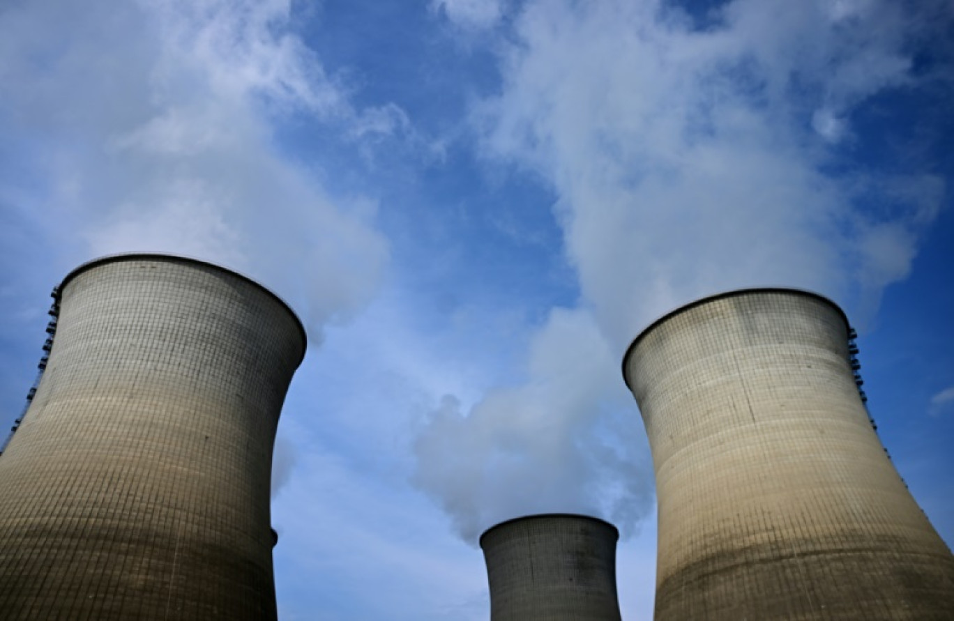 Les cheminées de la centrale nucléaire de Bugey à Saint-Vulbas, dans l'Ain, le 24 juillet 2023 © Emmanuel DUNAND