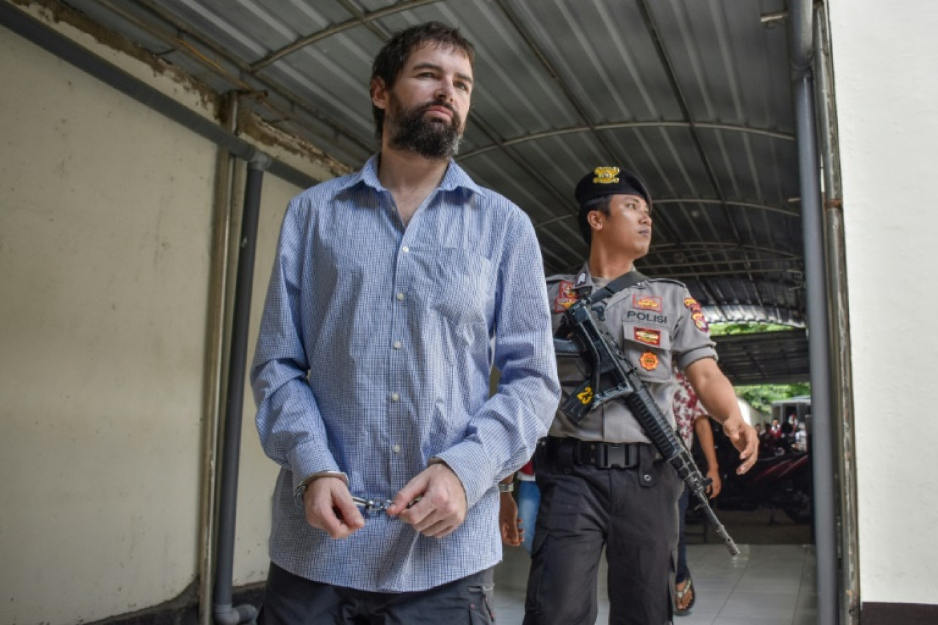 Le Français Félix Dorfin arrive au tribunal de Mataram, le 20 mai 2019 à Lombok, en Indonésie © ARSYAD ALI