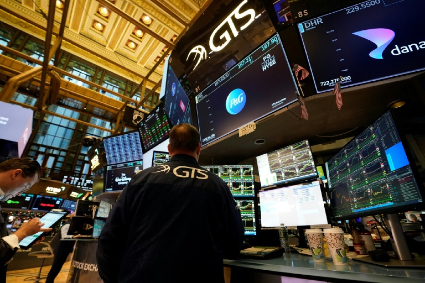 Traders sur le parquet du New York Stock Exchange (NYSE) le 2 janvier 2025, à New York. © TIMOTHY A. CLARY