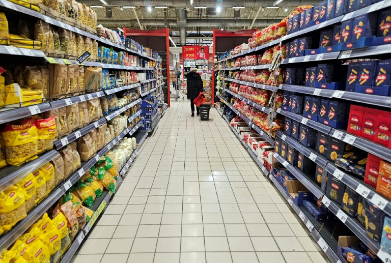 Les allées presque vides d'un supermarché de Zagreb, le 24 janvier 2025 © Damir SENCAR