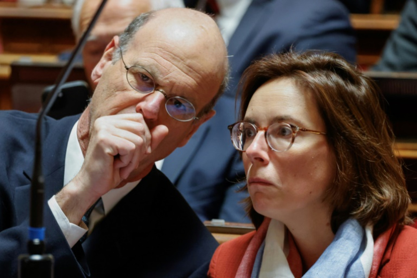 Le ministre de l'Économie, des Finances, Eric Lombard (à gauche), et la ministre chargée des Comptes publics, Amélie de Montchalin, lors d'une séance de travail pour la fin de l'examen sénatorial des textes budgétaires au Sénat, à Paris, le 23 janvier 2025 © Ludovic MARIN