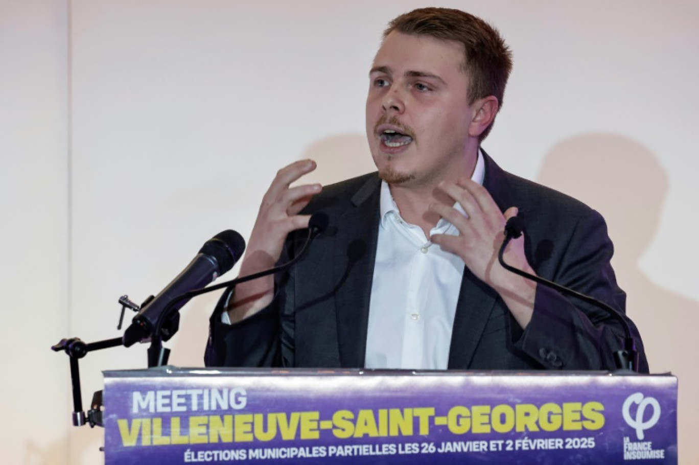 Le député LFI Louis Boyard candidat à la mairie de Villeneuve-Saint-Georges (Val-de-Marne) le 23 janvier 2025. © STEPHANE DE SAKUTIN