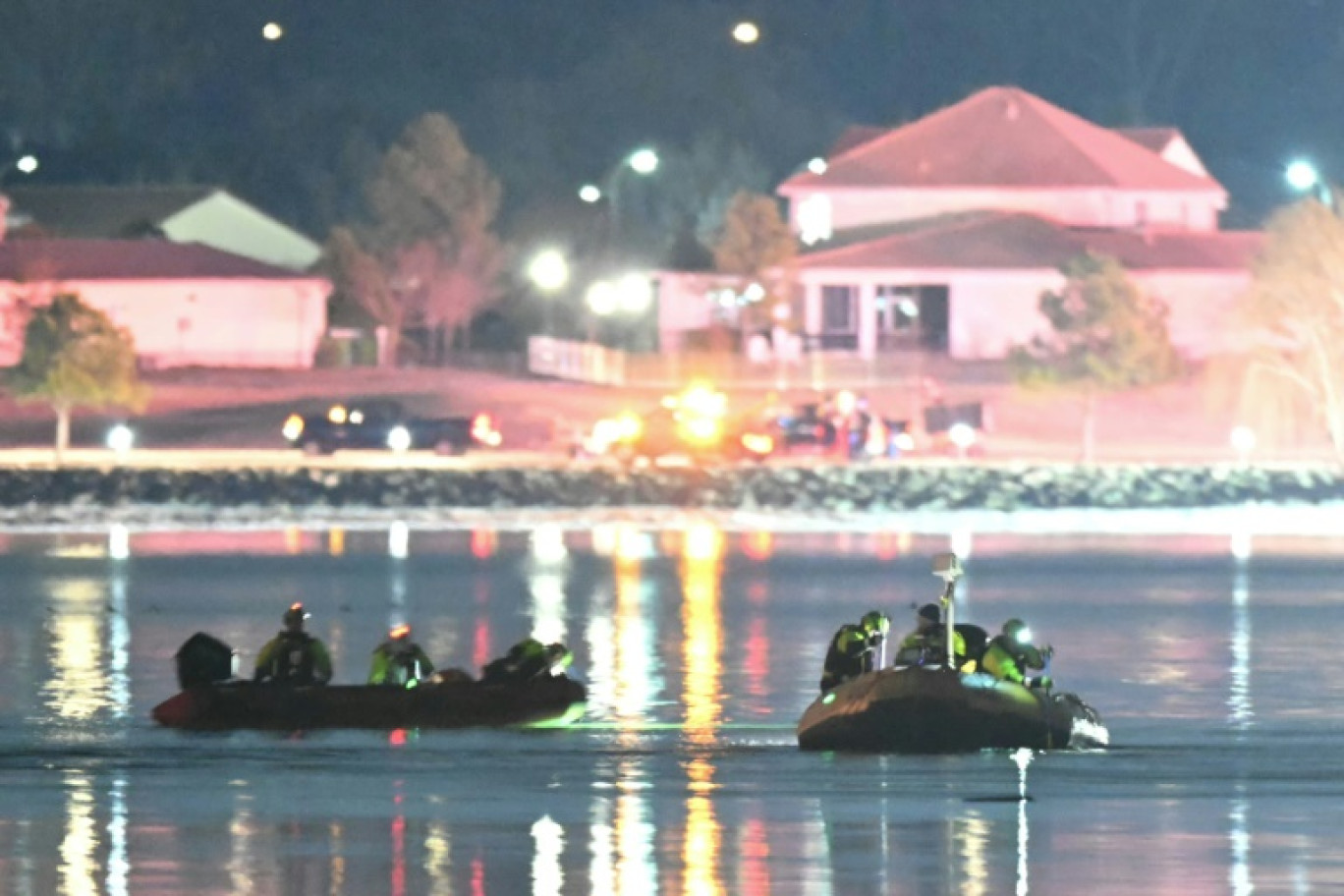 Des secouristes sur le fleuve Potomac à Washington, le 30 janvier 2025 © ANDREW CABALLERO-REYNOLDS