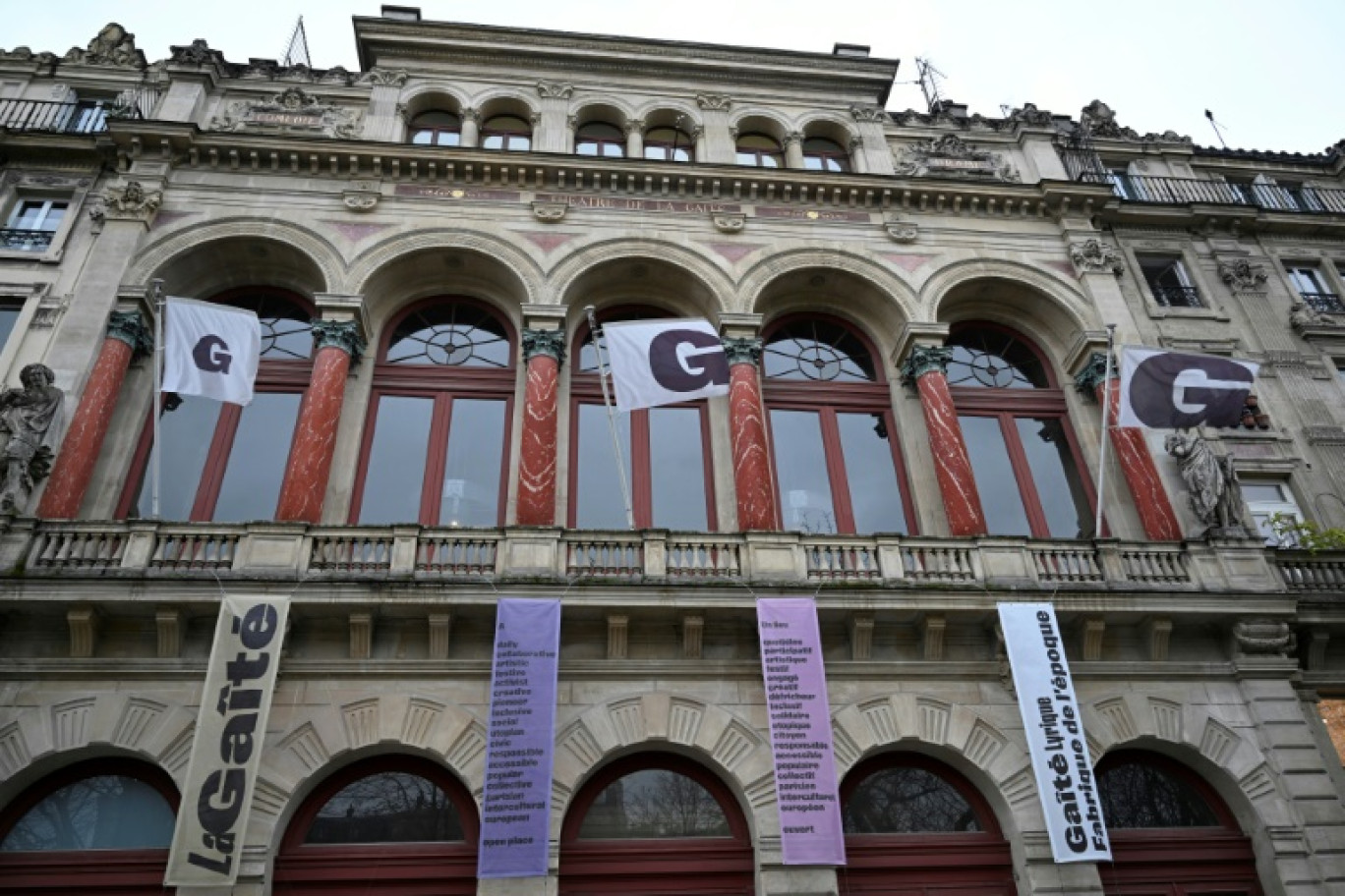 L'entrée de la Gaîté Lyrique occupée par 250 mineurs isolés, le 11 décembre 2024, à Paris © Grégoire CAMPIONE