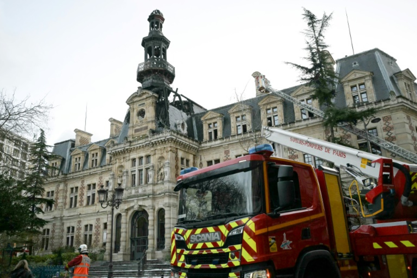 Le beffroi de la mairie du 12e arrondissement, à Paris, après un incendie, le 27 janvier 2025 © Bertrand GUAY