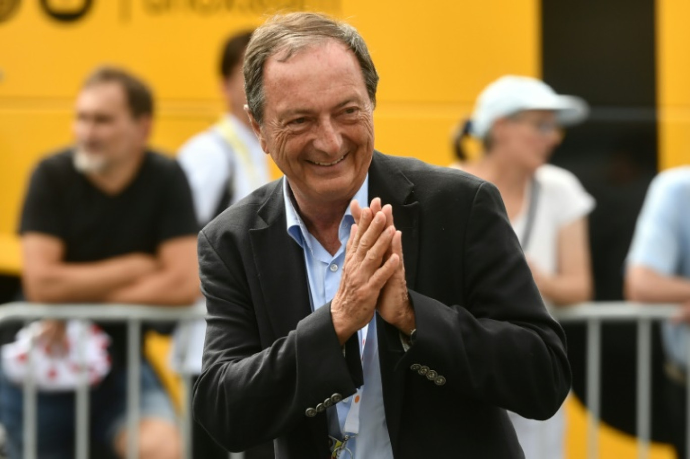 Le président du comité stratégique des centres E.Leclerc, Michel-Edouard Leclerc, sur une étapde du Tour de France Femmes à Pau, le 30 juillet 2023 © GAIZKA IROZ