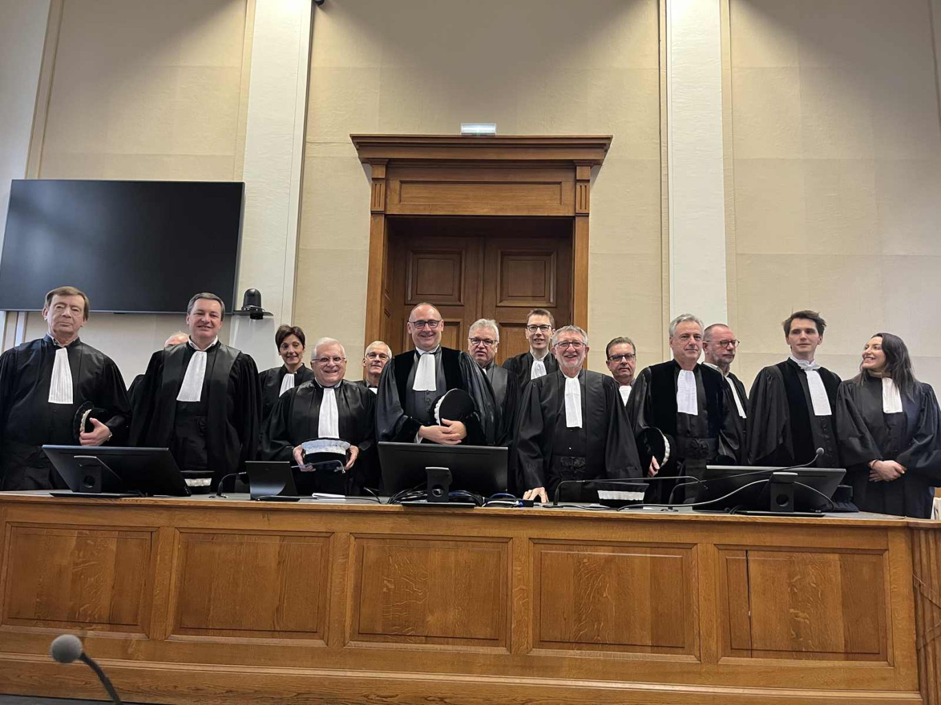 Le tribunal de commerce de Soissons est présidé par Arnaud Dameron (au centre avec les lunettes).