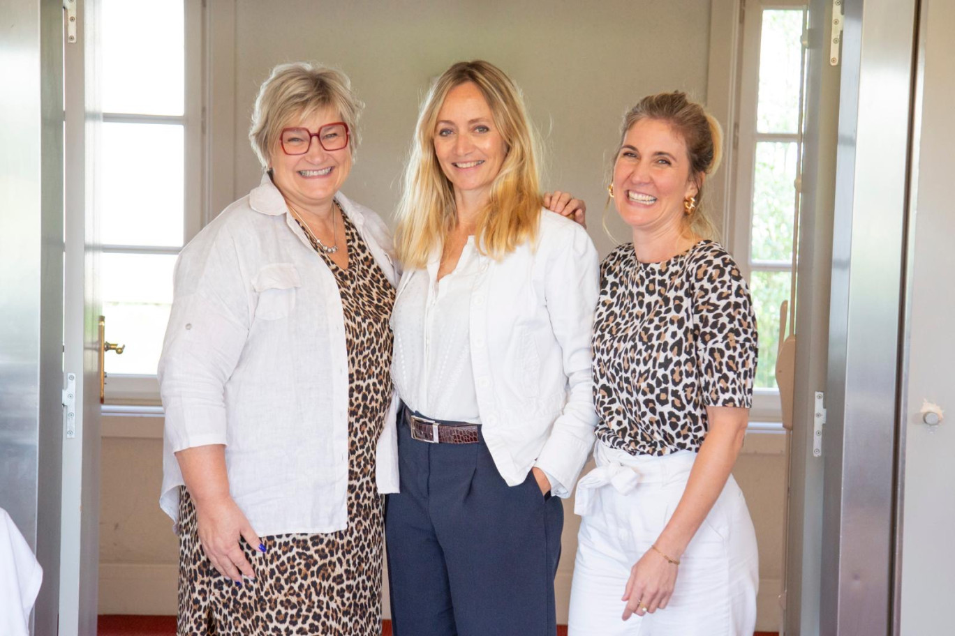  Au centre, Sandra Kici Legel, la présidente, entourée de celles qui l'accompagnent, Lindsay Perru et Florence Tripiau.