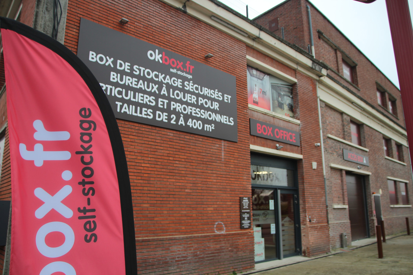 Okbox dispose de 190 box aménagés au rez-de-chaussée de l'ancienne imprimerie Allain à Saint-Aubin-lès-Elbeuf. Les étages seront aménagés ultérieurement. © Aletheia Press / B.Delabre