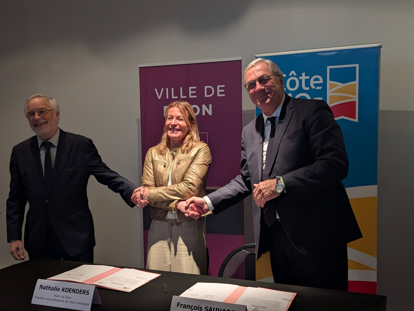 François Rebsamen, ministre de l’aménagement du territoire et président de Dijon Métropole, Nathalie Koenders, maire de Dijon, et François Sauvadet, président du département de Côte-d’Or, se sont réunis à l’occasion d’un partenariat à hauteur de trois millions d’euros. © Aletheia Press / Nadège Hubert