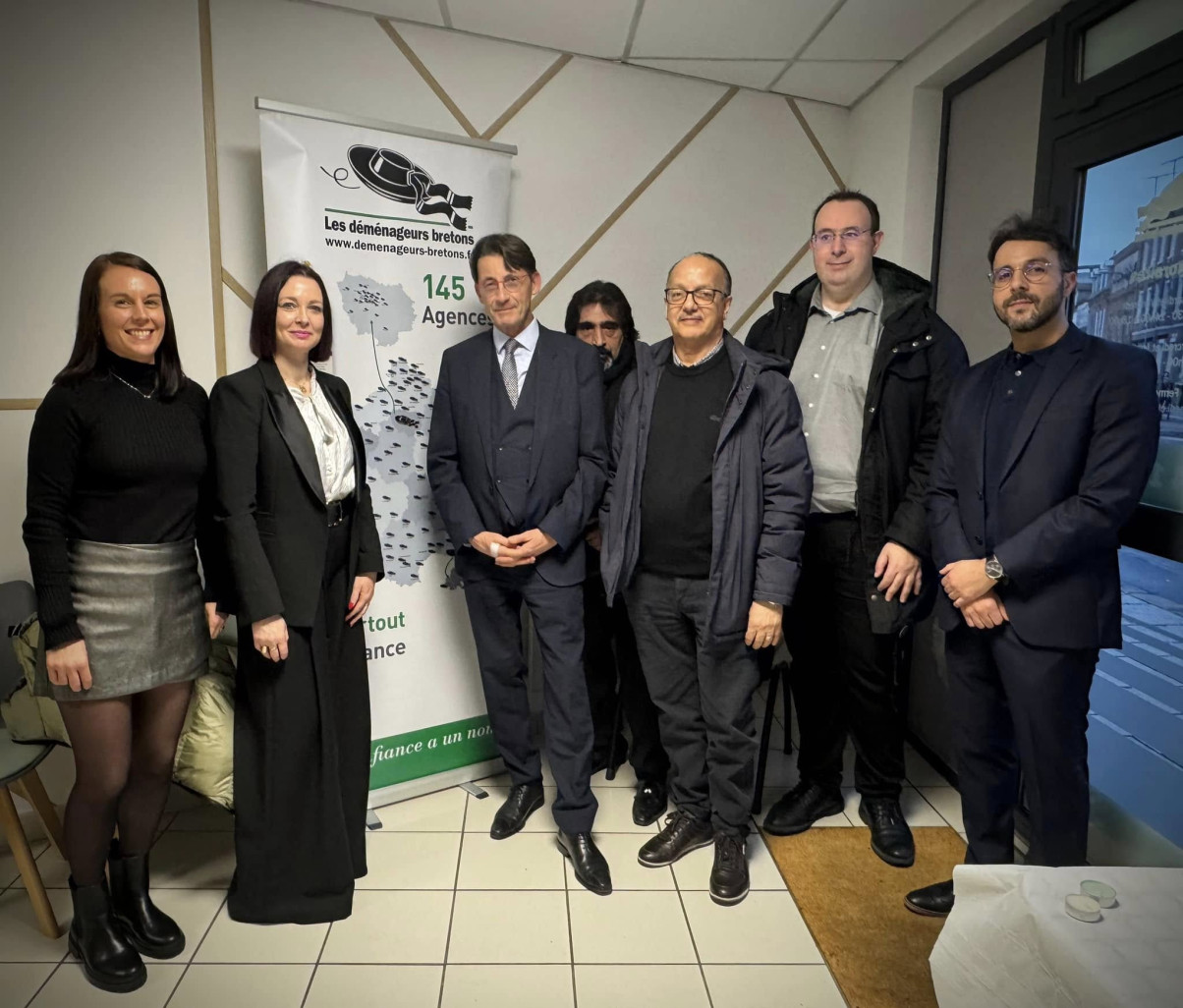 L’équipe des Déménageurs Bretons lors de l’inauguration de la nouvelle agence de Beauvais. © Déménageurs Bretons