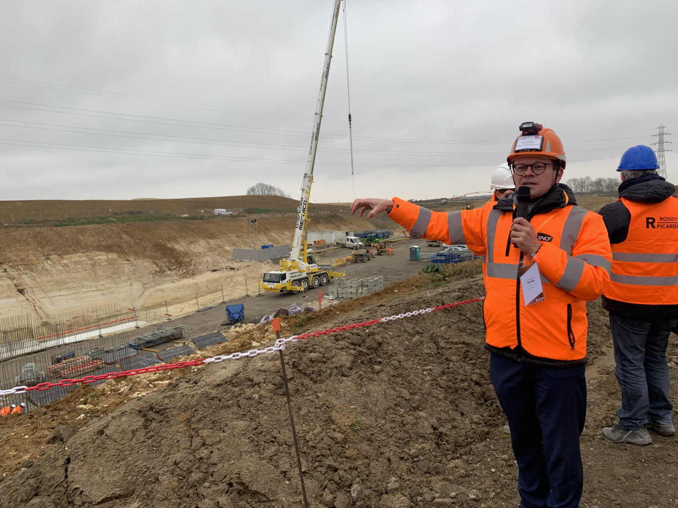 Emmanuel Grossin directeur du projet Roissy-Picardie à la SNCF devant le chantier, ce 6 février. © Aletheia Press / L.Brémont