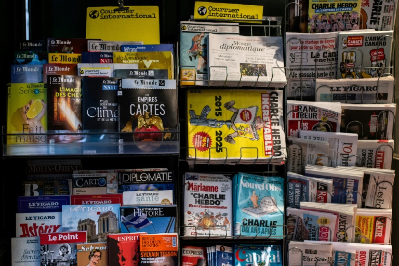 Un kiosque à journaux, à Paris, le 6 janvier 2025 © Martin LELIEVRE